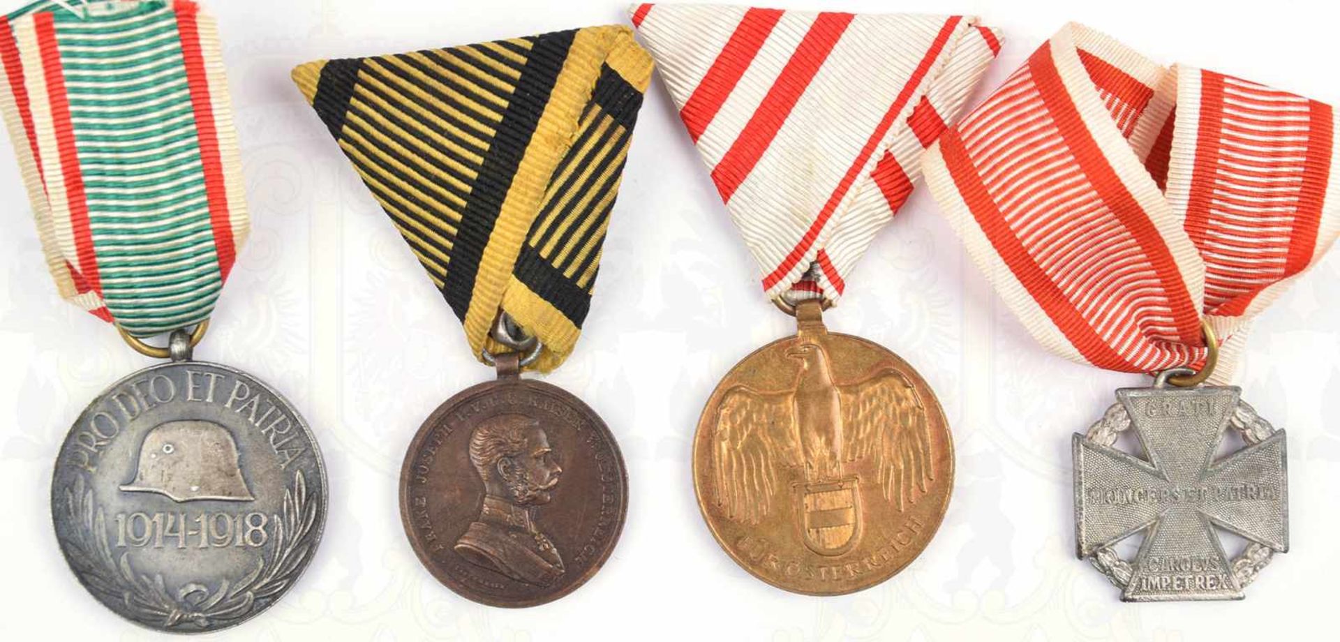 4 EHRENZEICHEN: Bronzene Tapferkeitsmedaille Kaiser Franz Joseph, Bronze; Ungar. u. Österr.