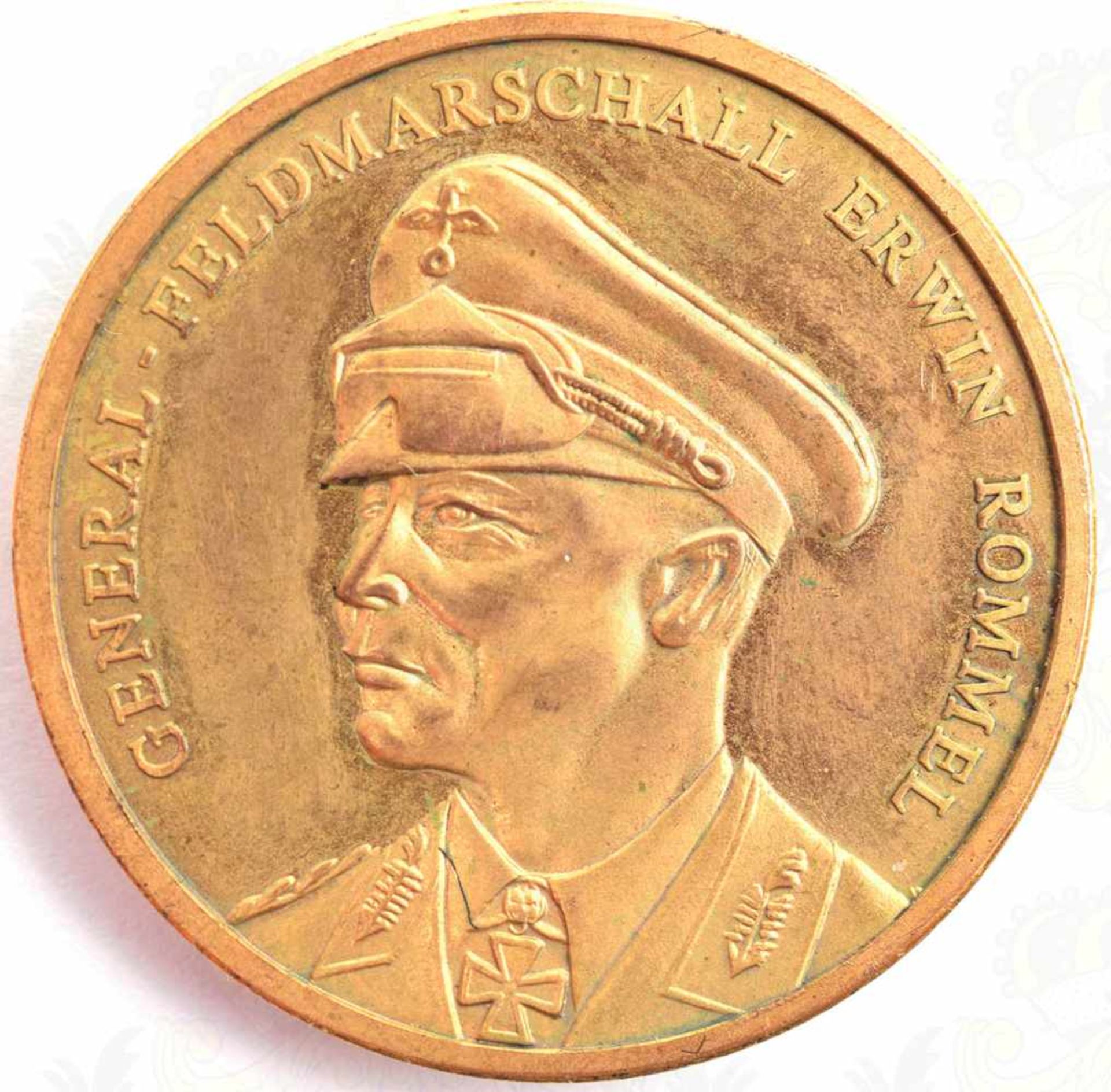 ERWIN-ROMMEL-GEDENKMÜNZE, Buntmetall/vergld., flach. relief. Portrait E. Rommel, rs. RK m. EL u.