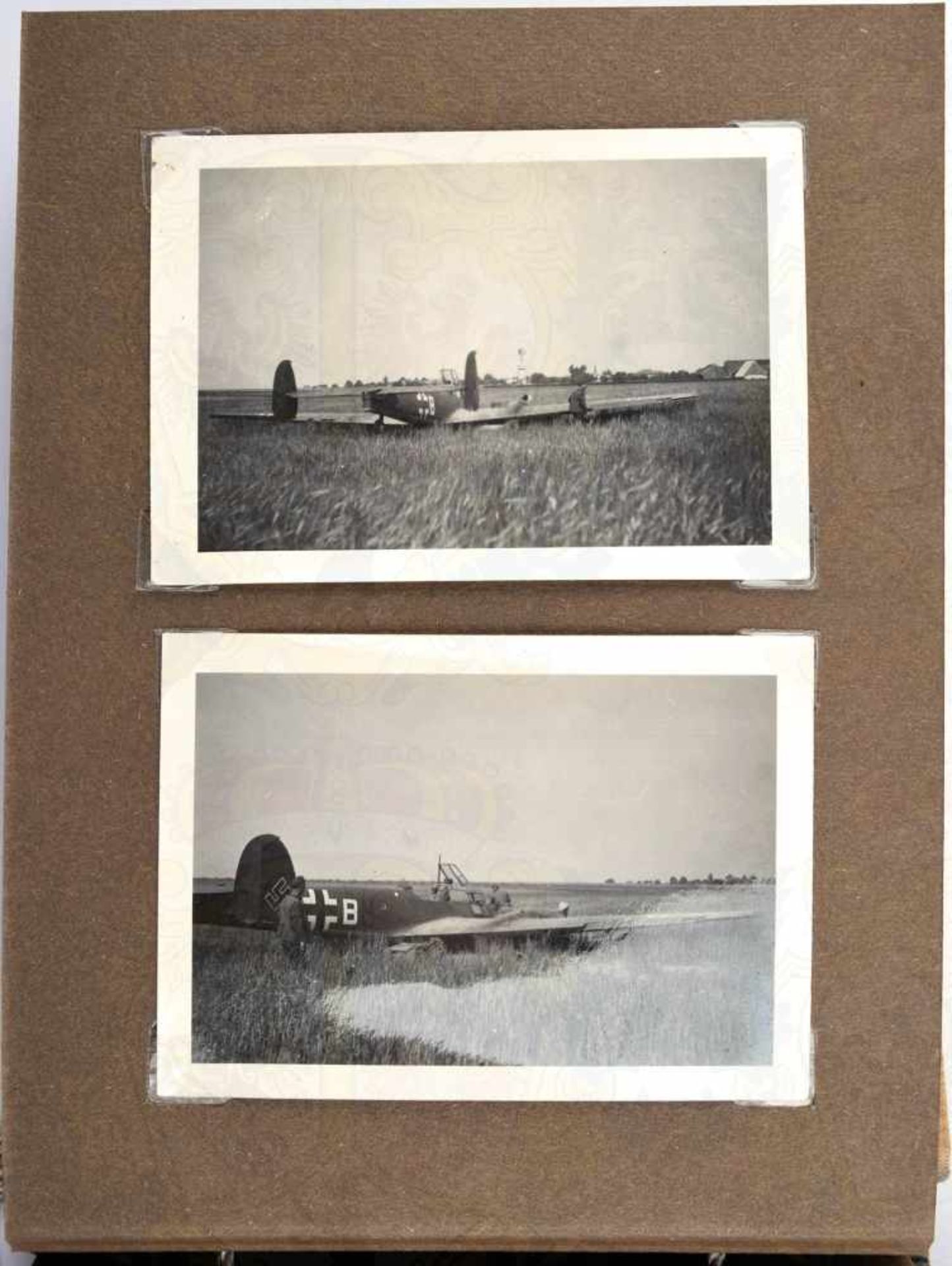 FOTOALBUM mit 98 Fotos, Heer u. Luftwaffe, Frankreichfeldzug 1940, Vormarsch durch zerst. - Bild 3 aus 4
