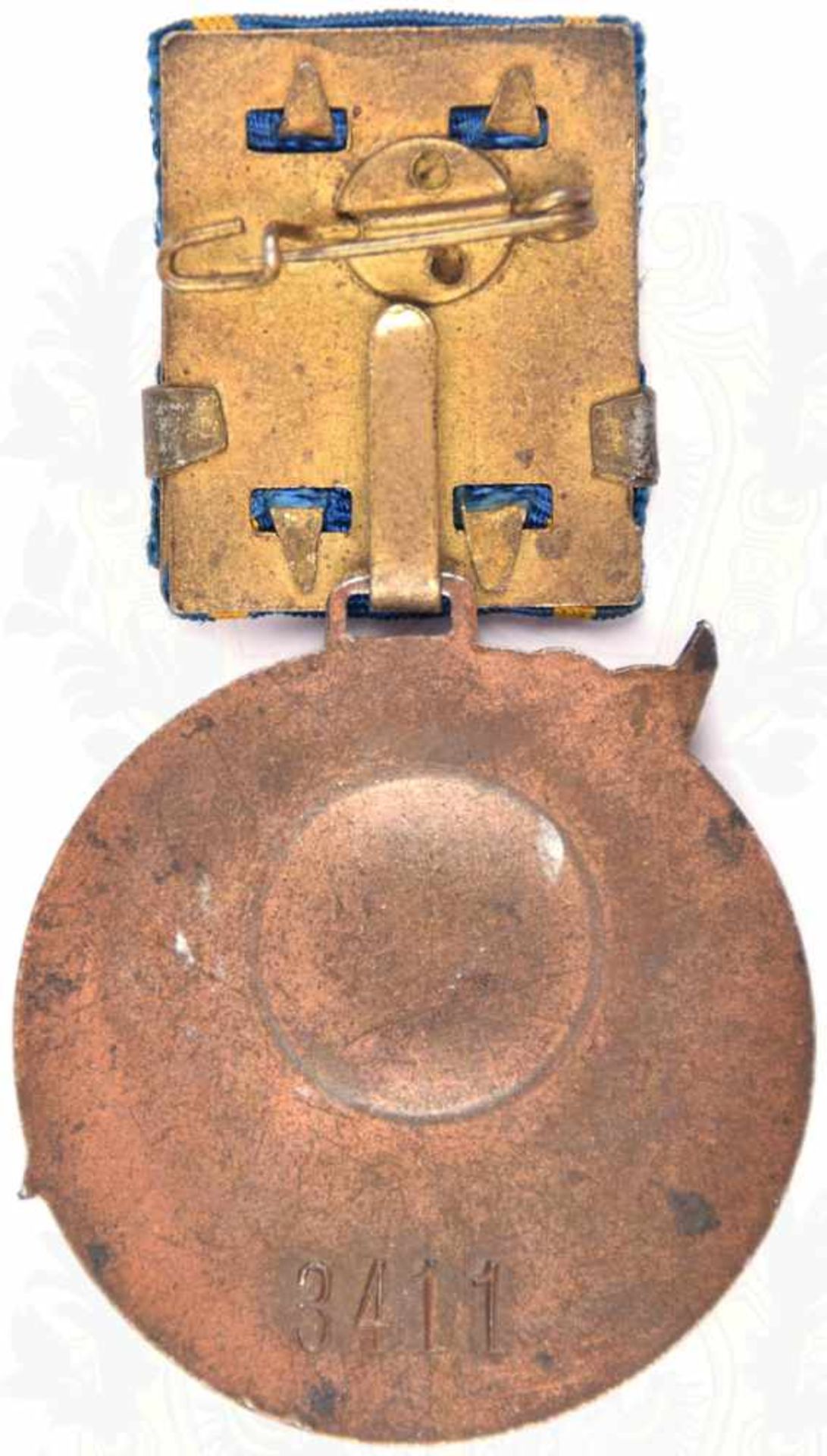 ERNST-THÄLMANN-MEDAILLE, Bronze, rot lackierte Fahne, Rs. eingeschlagene Matrikel-Nr. „3411“, an - Bild 2 aus 2