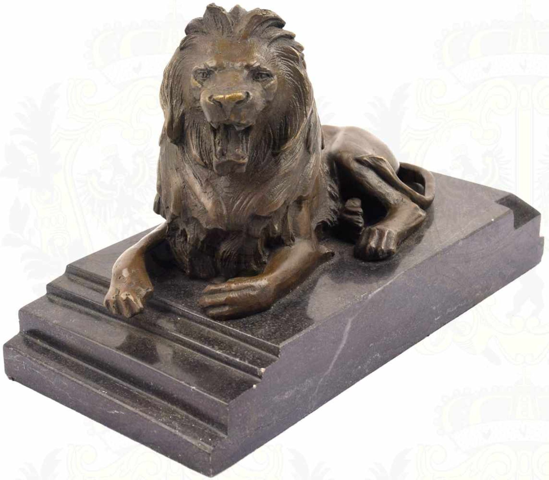 SCHREIBTISCH-DEKORATION BRÜLLENDER LÖWE, Bronzeguss, nach Antoine Louis Barye (1796-1875, 1855 Offz. - Bild 2 aus 3