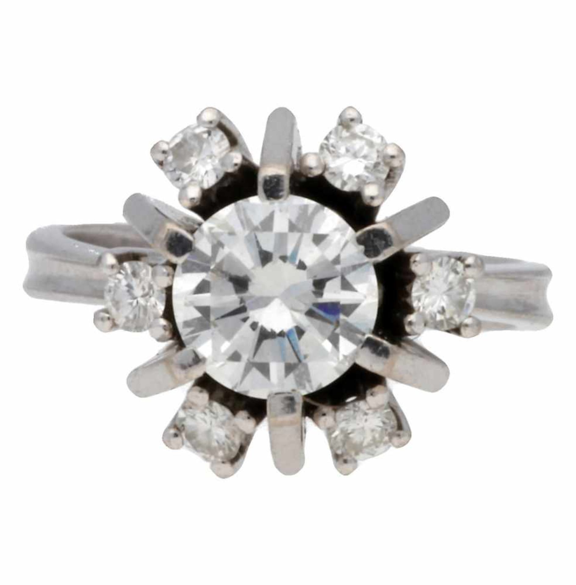 Diamonds rosette ring, circa 1950.White gold, brilliant cut central diamond, approx. 1 ct, approx.