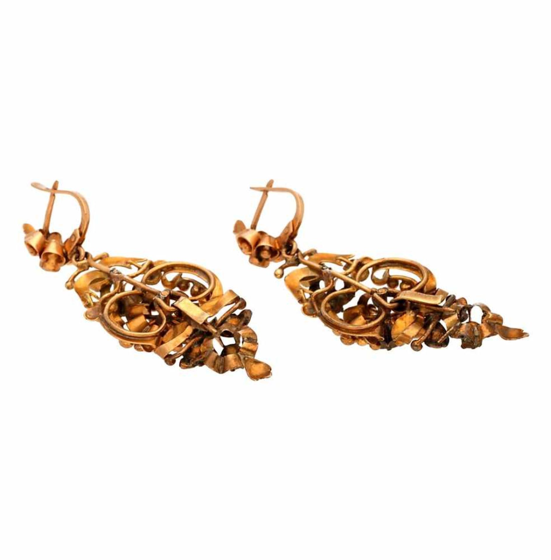 Elizabethan diamonds earrings, 19th Century.Chiselled gold and rose cut diamonds, 0.10 cts. 4.8 - Image 2 of 2