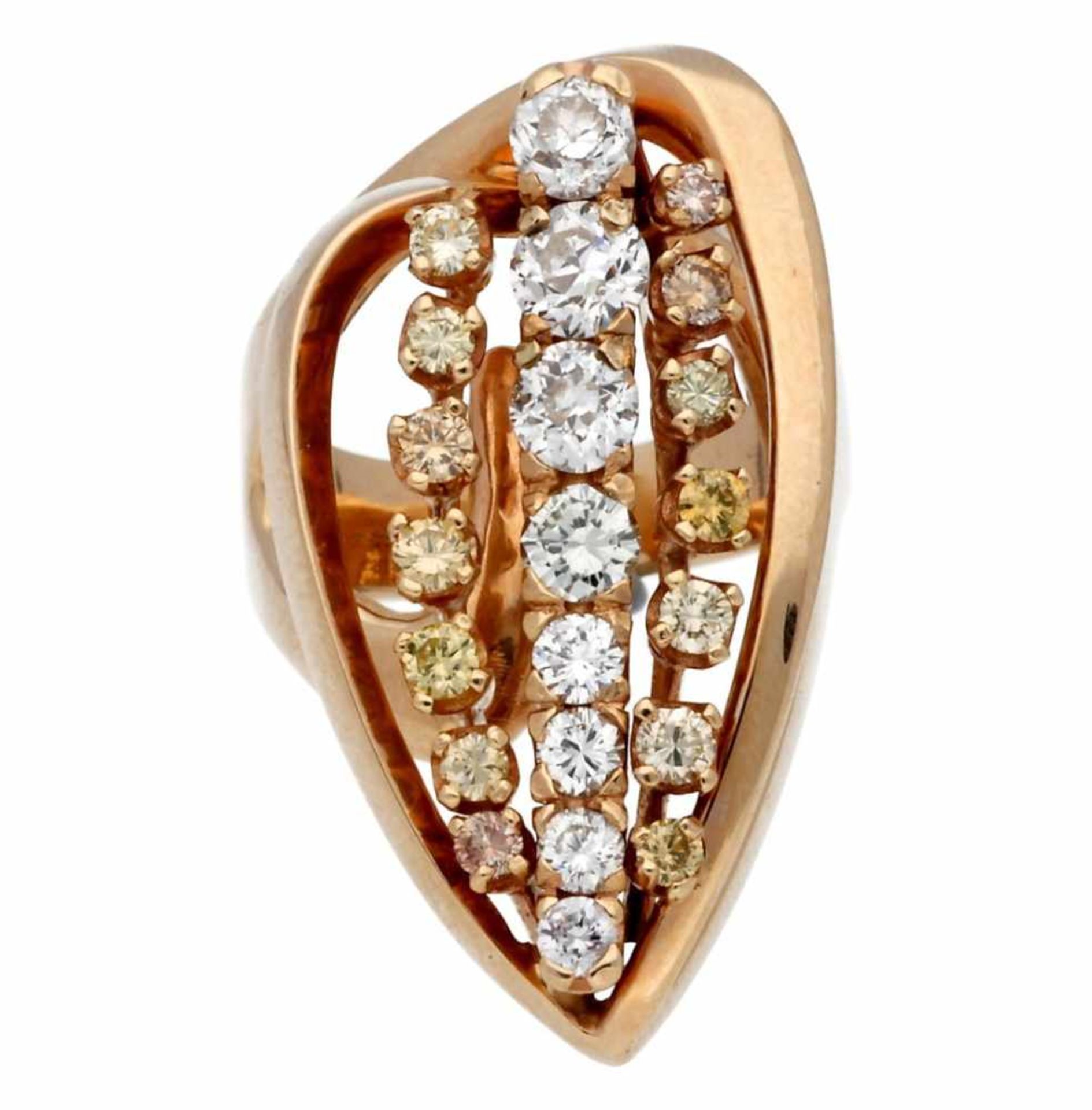 Diamonds leaf-shaped ring.14K gold and brilliant and old brilliant cut diamonds, 2.05 cts. 19.7 gr.