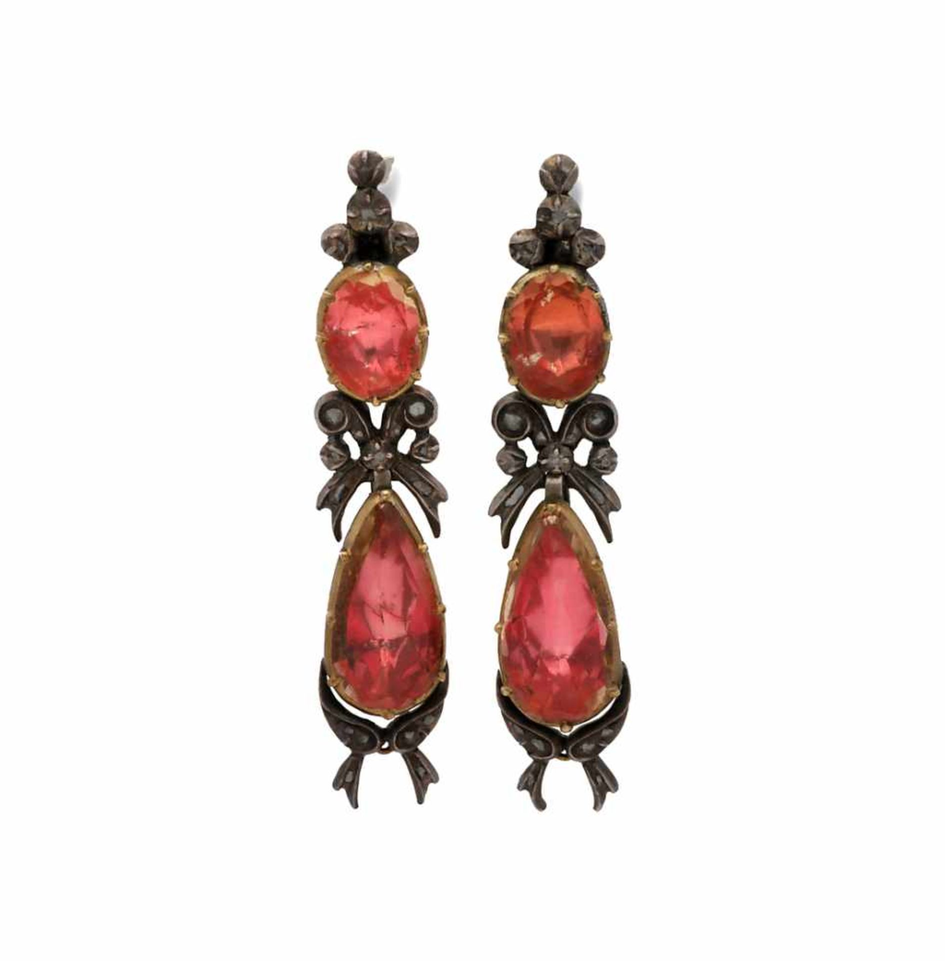 Catalan long earrings in silver, late 18th - early 19th Century.Silver, carved quartz and table