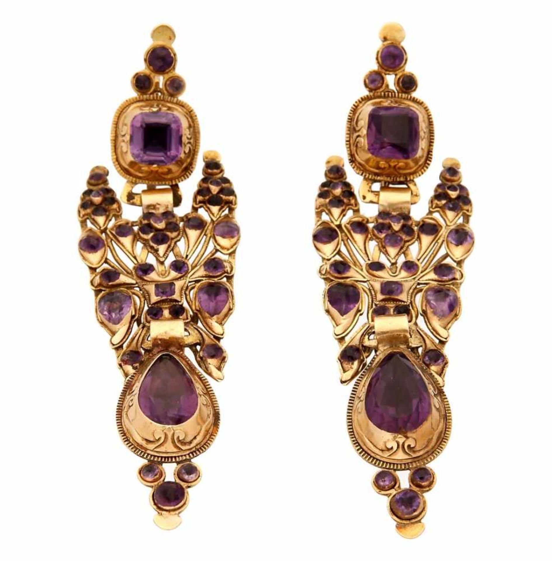 Catalan long earrings in gold and amethysts, 19th Century.Gold and round, square and pear cut