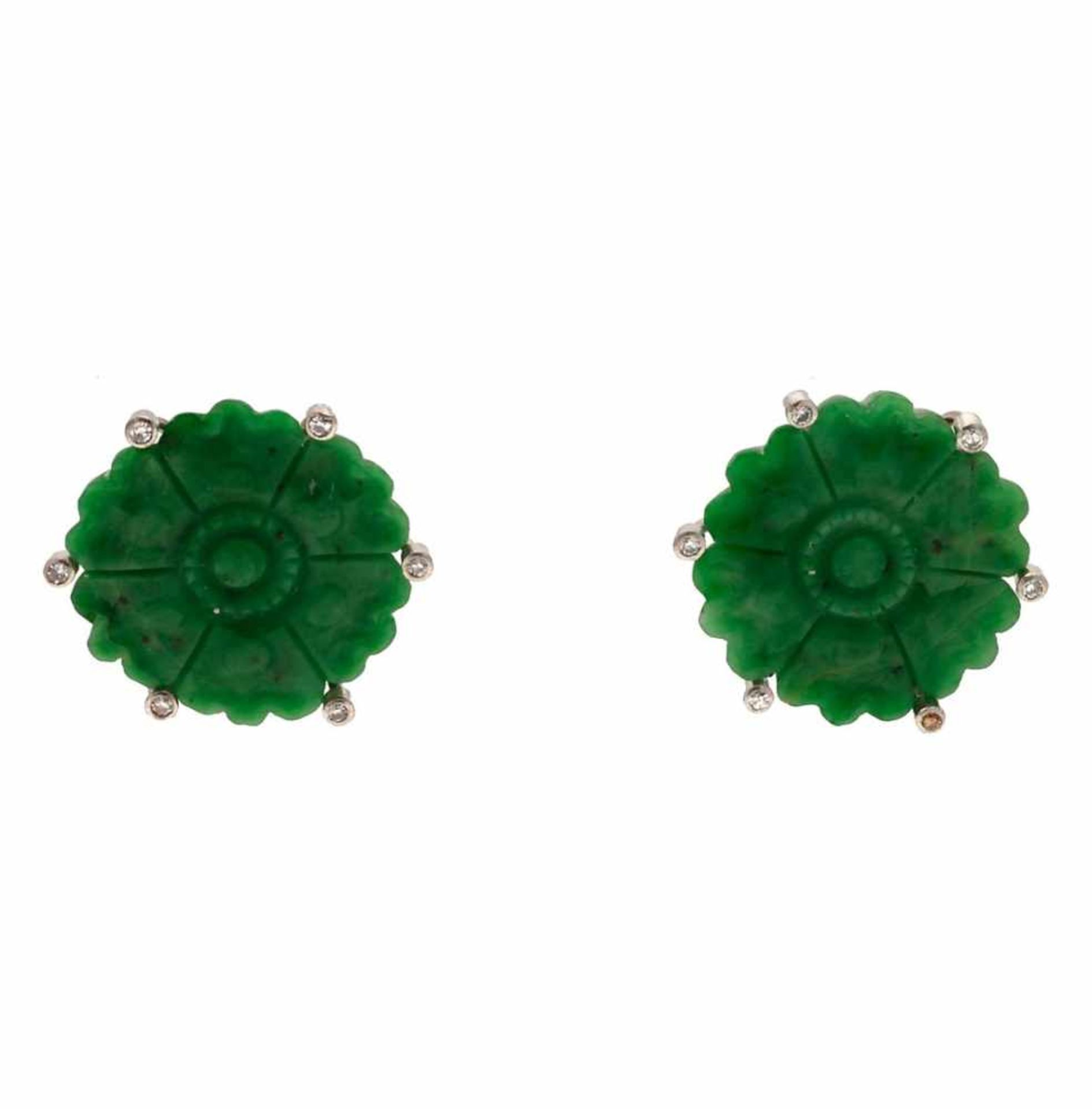 Floral earrings.White gold, probably jade and 8/8 cut diamonds, 0.04 cts. 2 cm. 7.2 gr.