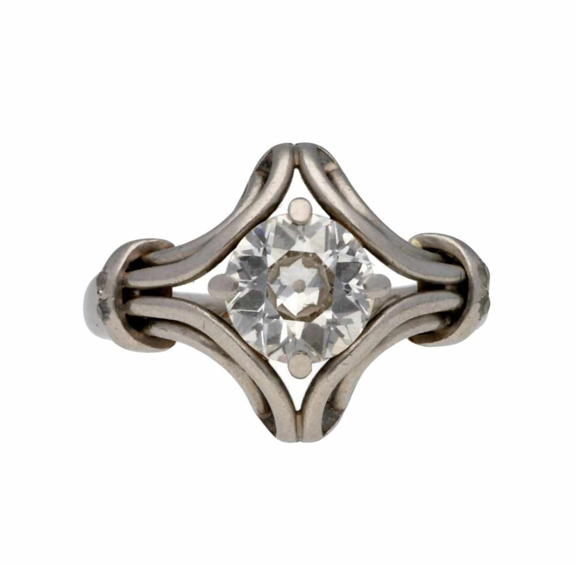 Solitaire ring, mid 20th Century.Platinum, central diamond in old brilliant cut, approx. J-K colour,