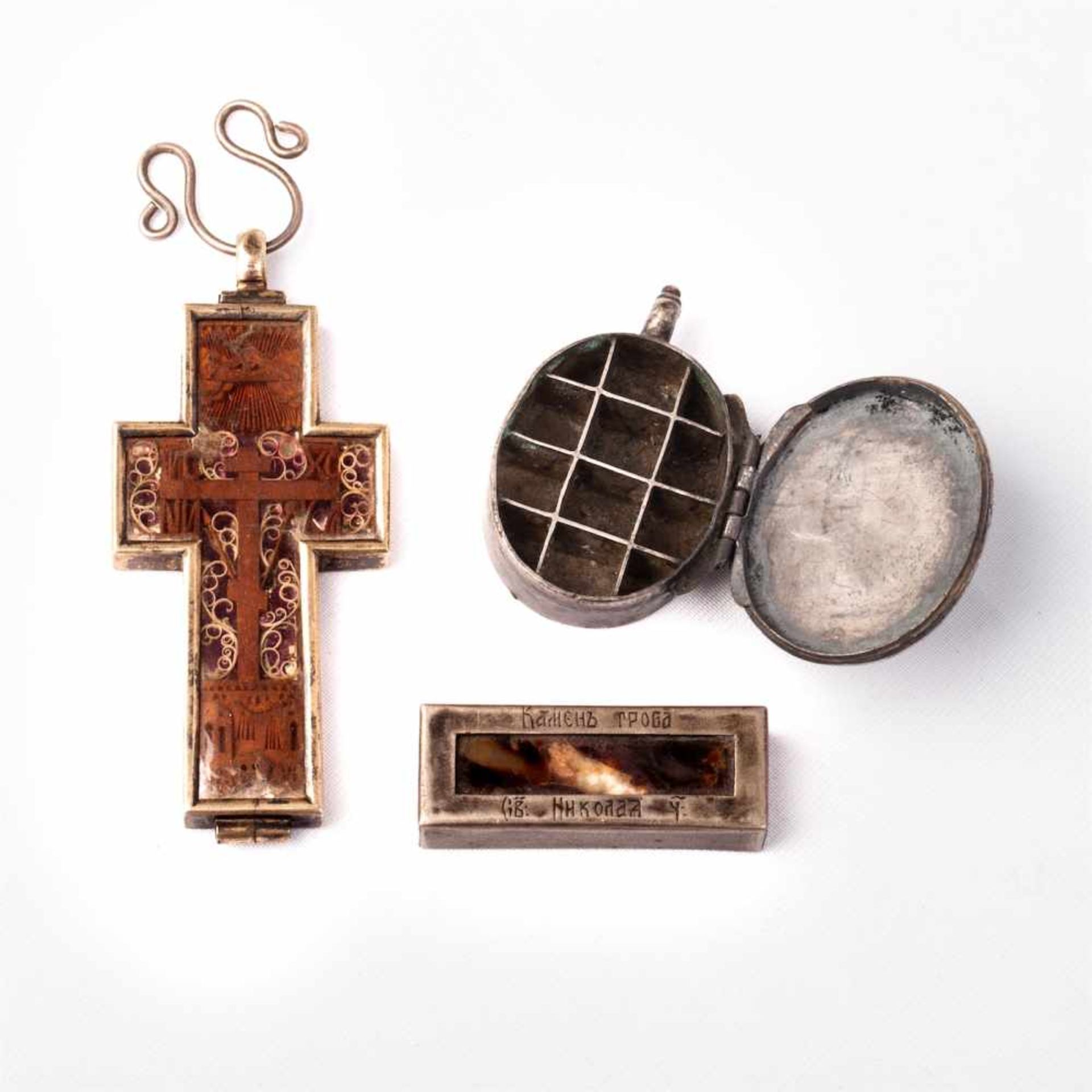 Russian 18th century cross and two reliquariesRussian cross and two reliquaries. Wood, carving, - Bild 6 aus 8