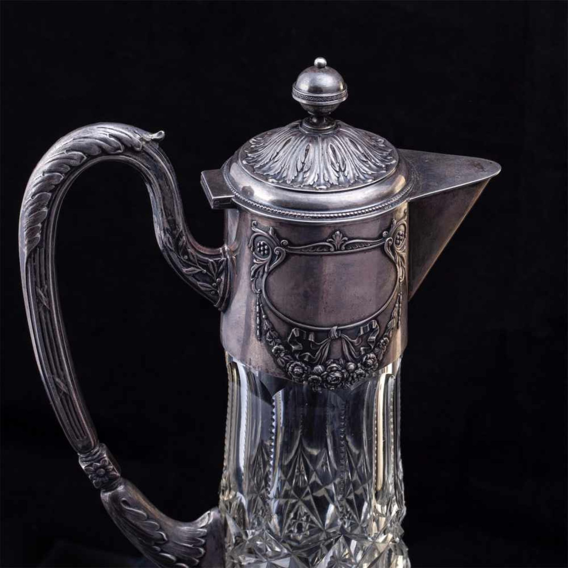 A grand Russian crystal carafe. KhlebnikovA grand Russian silver-gilt and cut-glass carafe in Art - Bild 3 aus 7