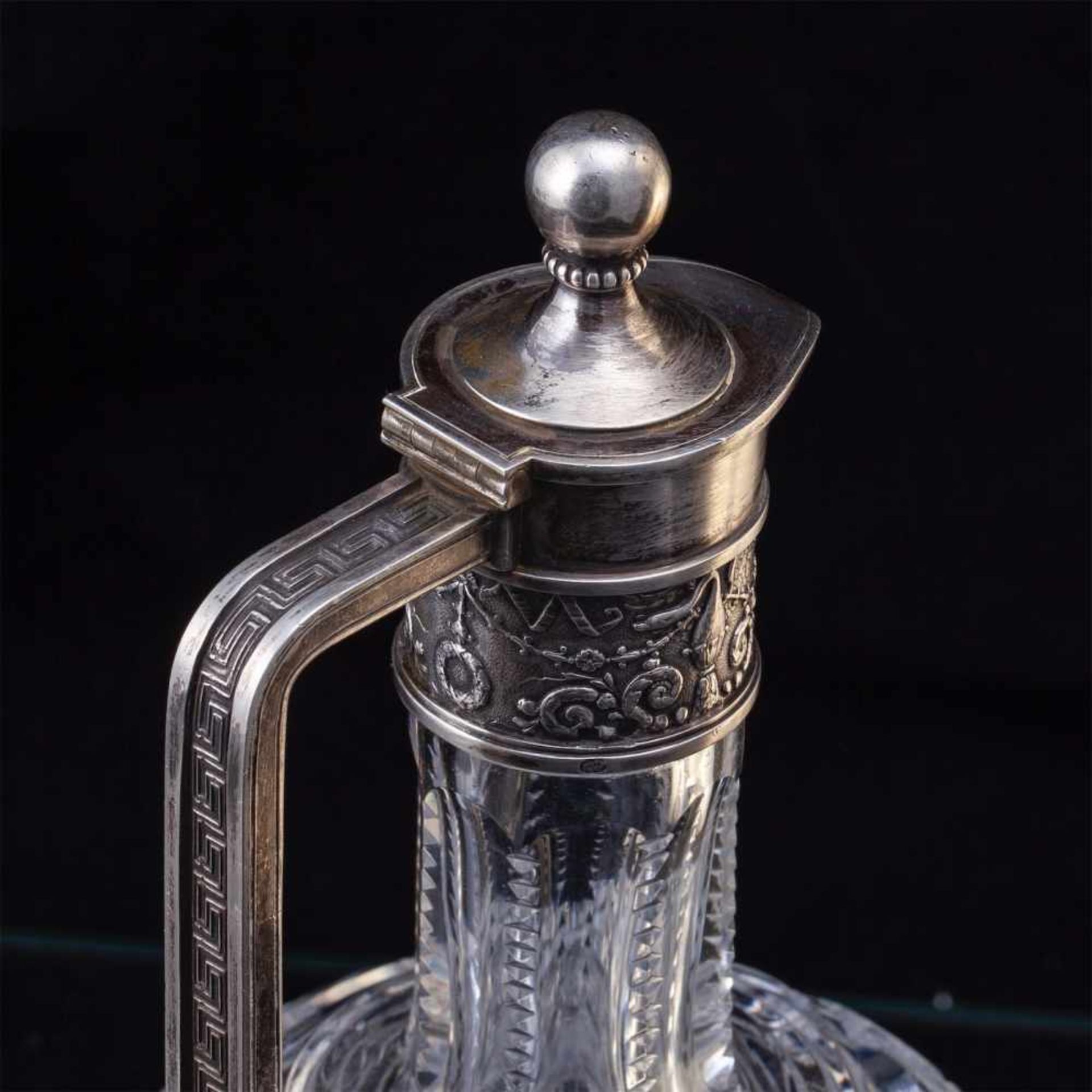 A pair of Faberge silver and cut-glass decantersA pair of Faberge silver-gilt and cut-glass - Bild 5 aus 9