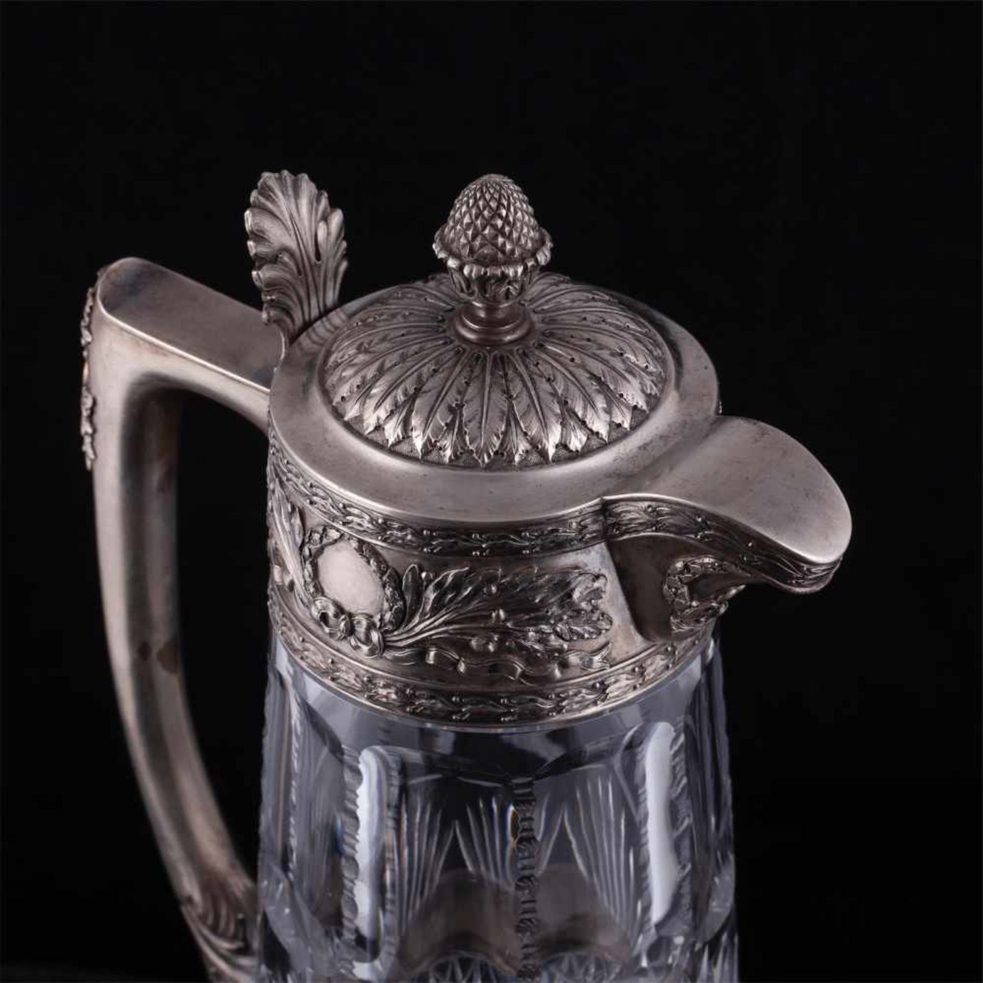 A Russian grand silver-gilt and cut-glass carafeA Russian grand silver-gilt and cut-glass carafe - Bild 3 aus 6