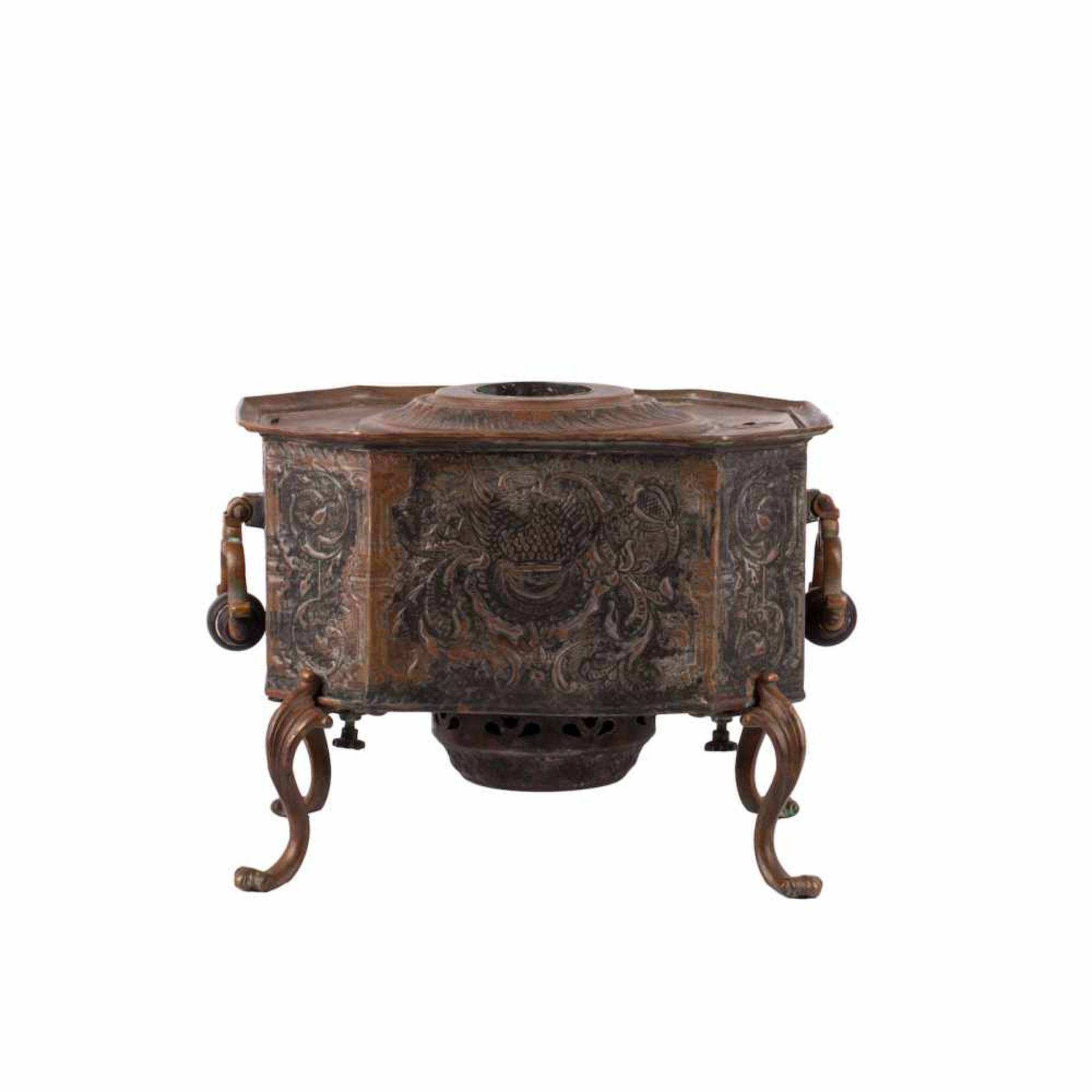 Russian copper traveling samovarRussian traveling samovar in the shape of a coffer. Copper, cast, - Bild 4 aus 9