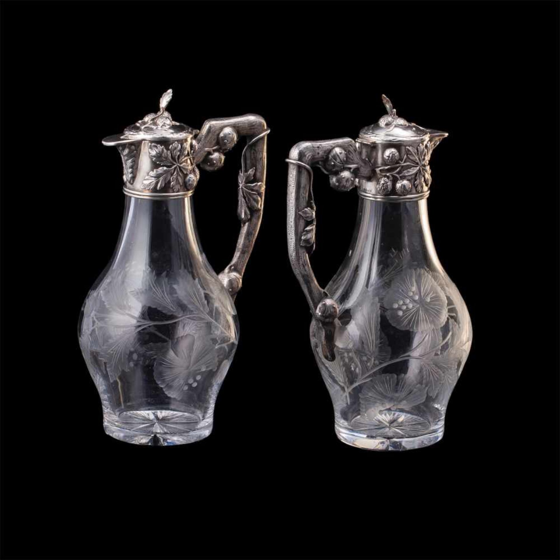 An elegant pair silver-gilt & crystal decantersAn elegant pair of Art Nouveau style silver-gilt - Bild 2 aus 7