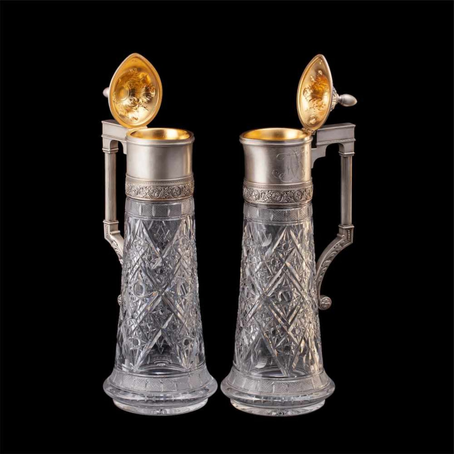 A pair of Russian silver-gilt crystal decantersA Pair of grand Russian silver-gilt and cut-glass - Bild 3 aus 8