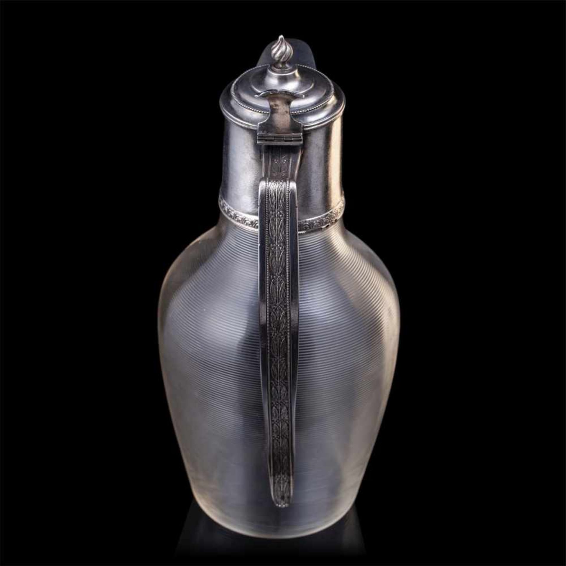 A Russian silver-gilt and cut-glass decanterA Russian silver-gilt and cut-glass decanter with a - Bild 3 aus 8