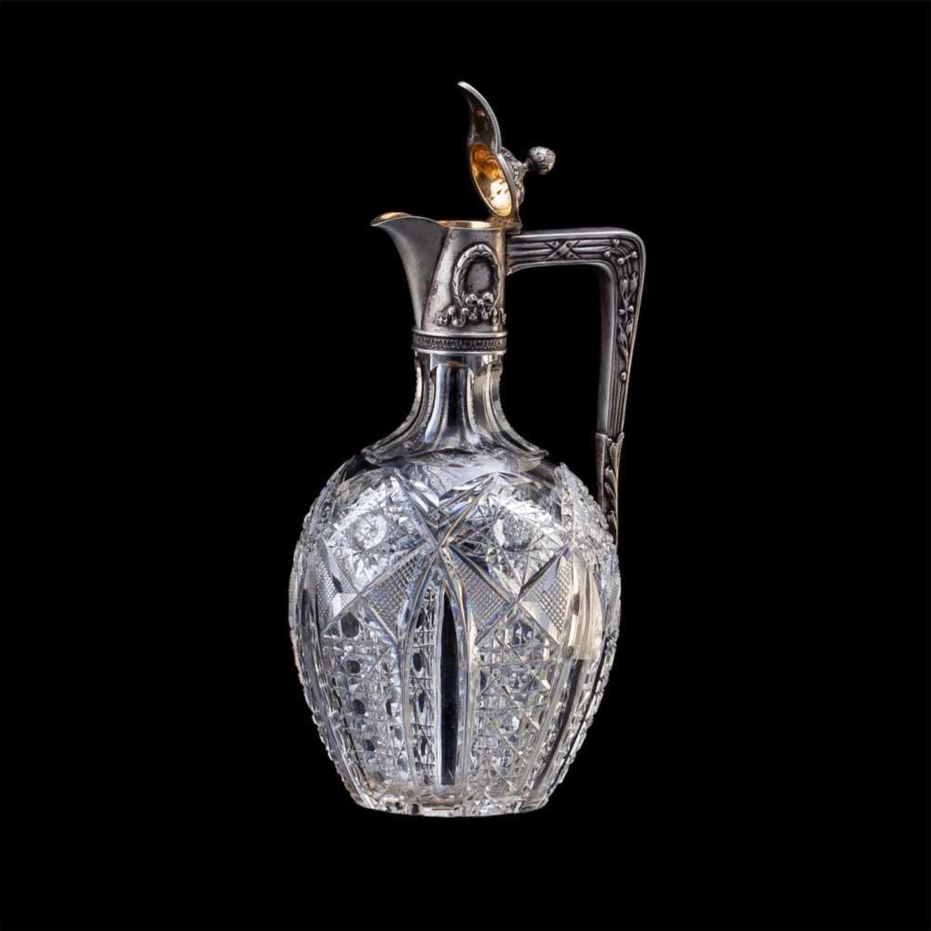 A Russian silver-gilt and cut-glass decanterA Russian Neoclassical style silver-gilt and cut-glass - Bild 2 aus 6