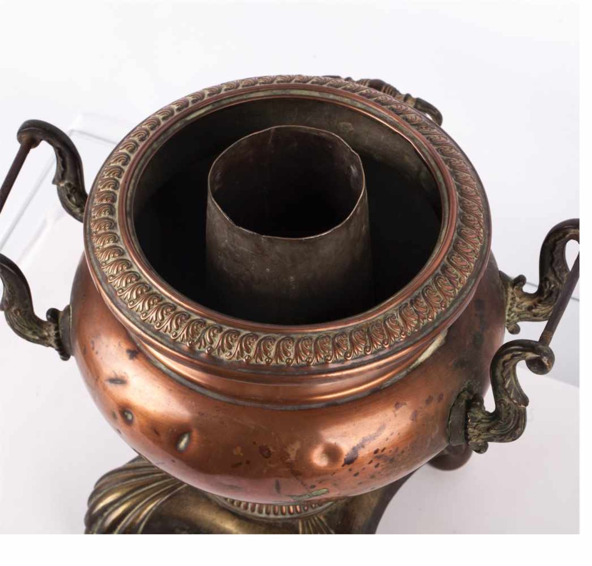 Small samovar in the shape of a vaseSmall samovar in the shape of a vase. Copper, cast, chasing, - Bild 4 aus 6