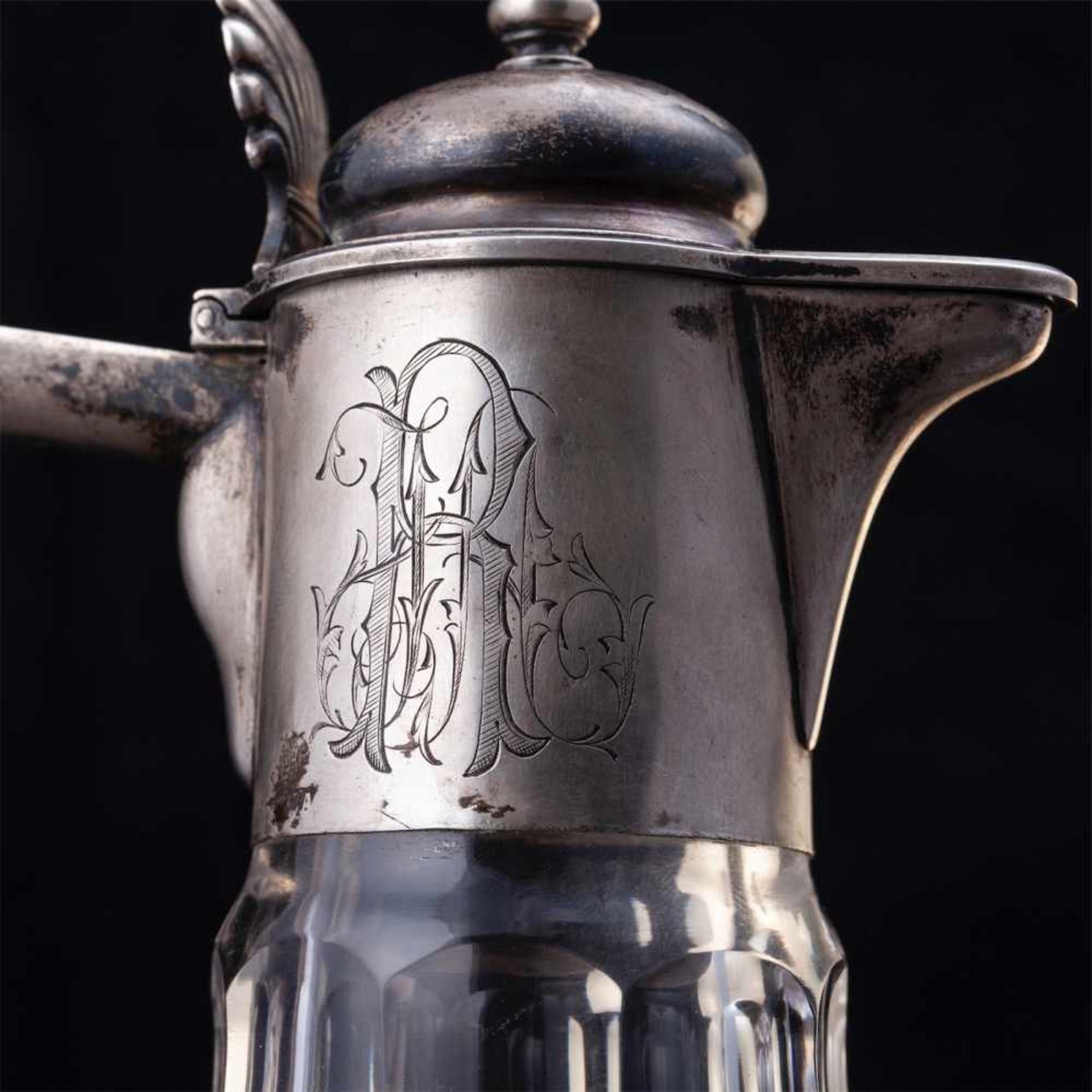 A Russian silver-gilt and cut-glass carafeA Russian silver-gilt and cut-glass carafe in neoclassical - Bild 7 aus 9