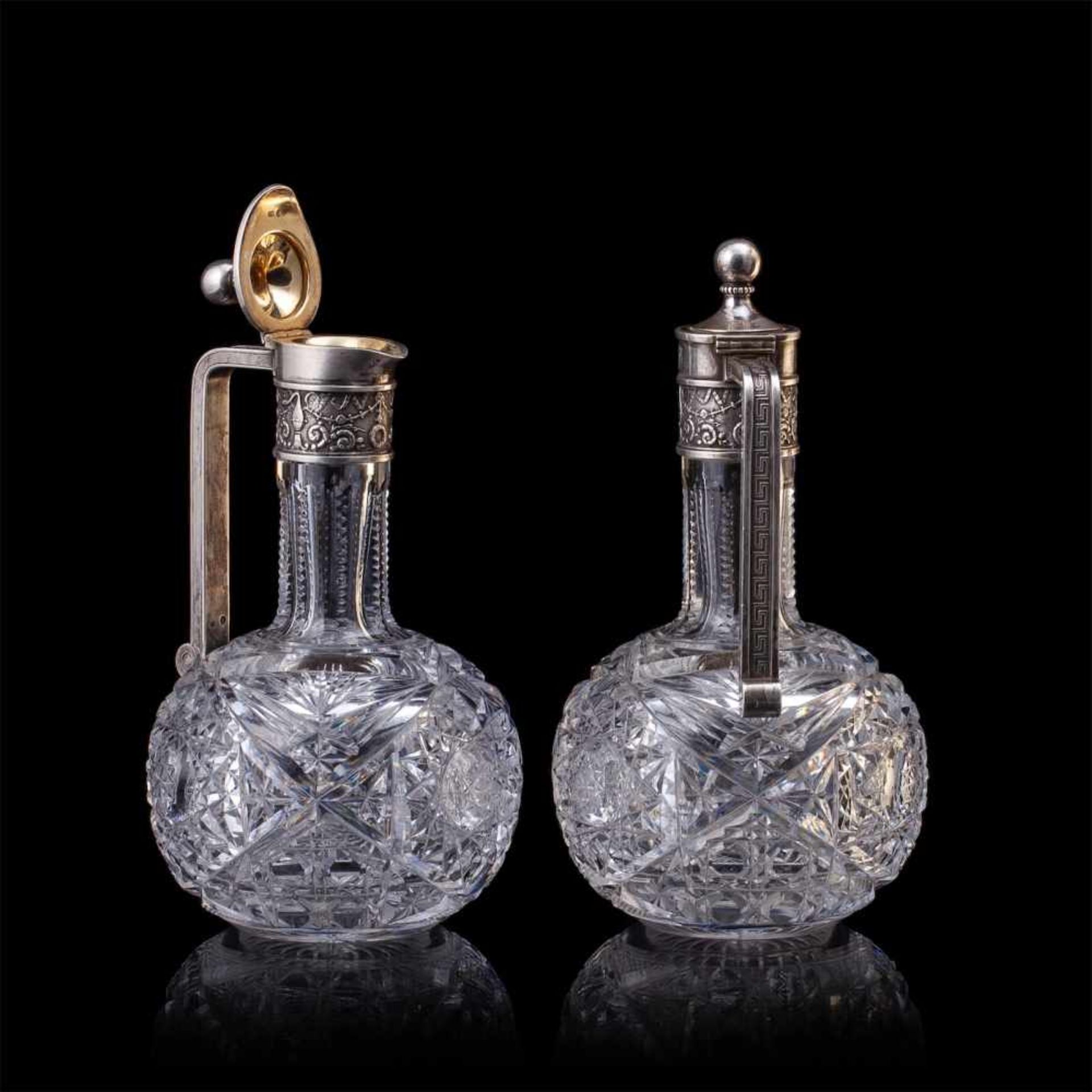 A pair of Faberge silver and cut-glass decantersA pair of Faberge silver-gilt and cut-glass - Bild 2 aus 9