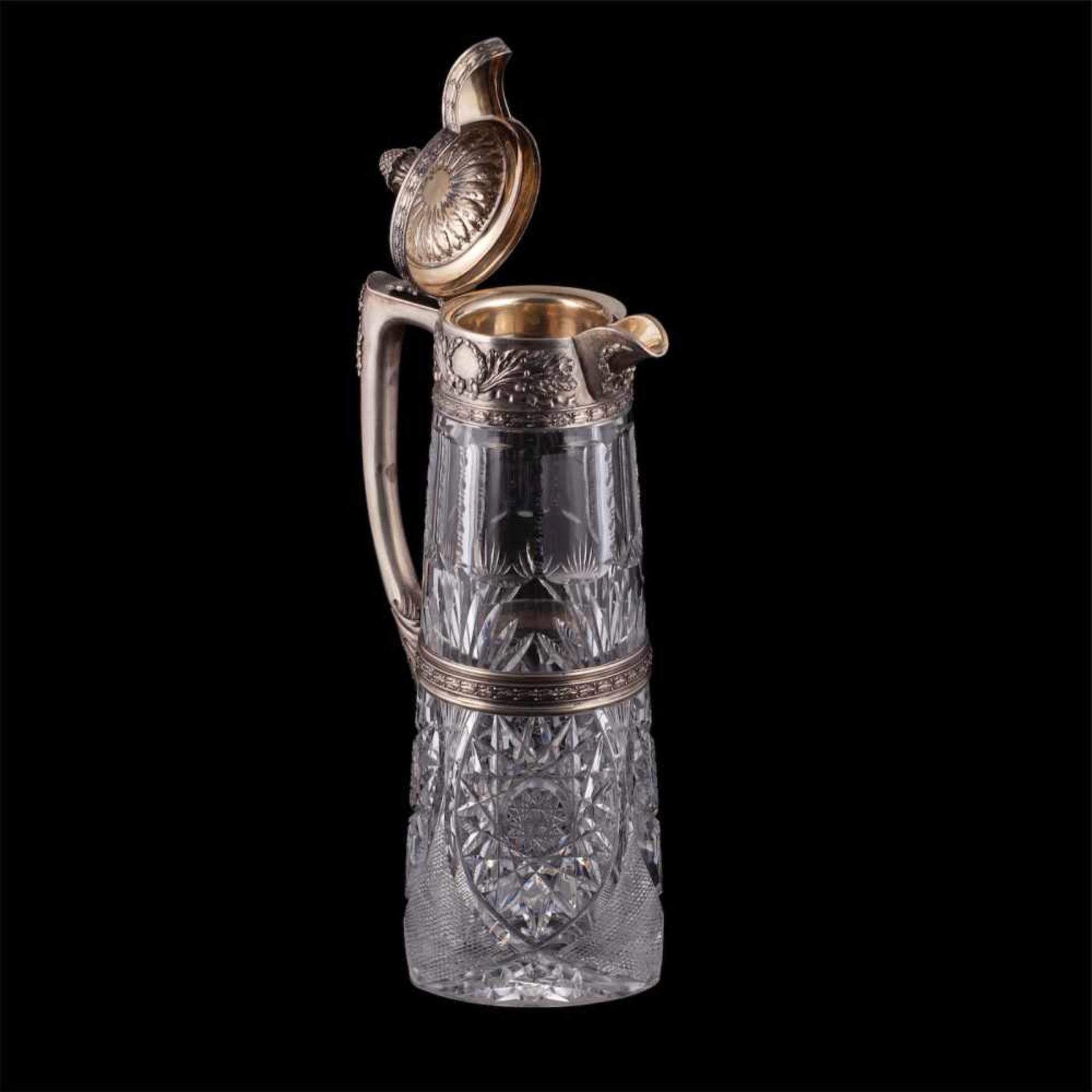 A Russian grand silver-gilt and cut-glass carafeA Russian grand silver-gilt and cut-glass carafe - Bild 2 aus 6