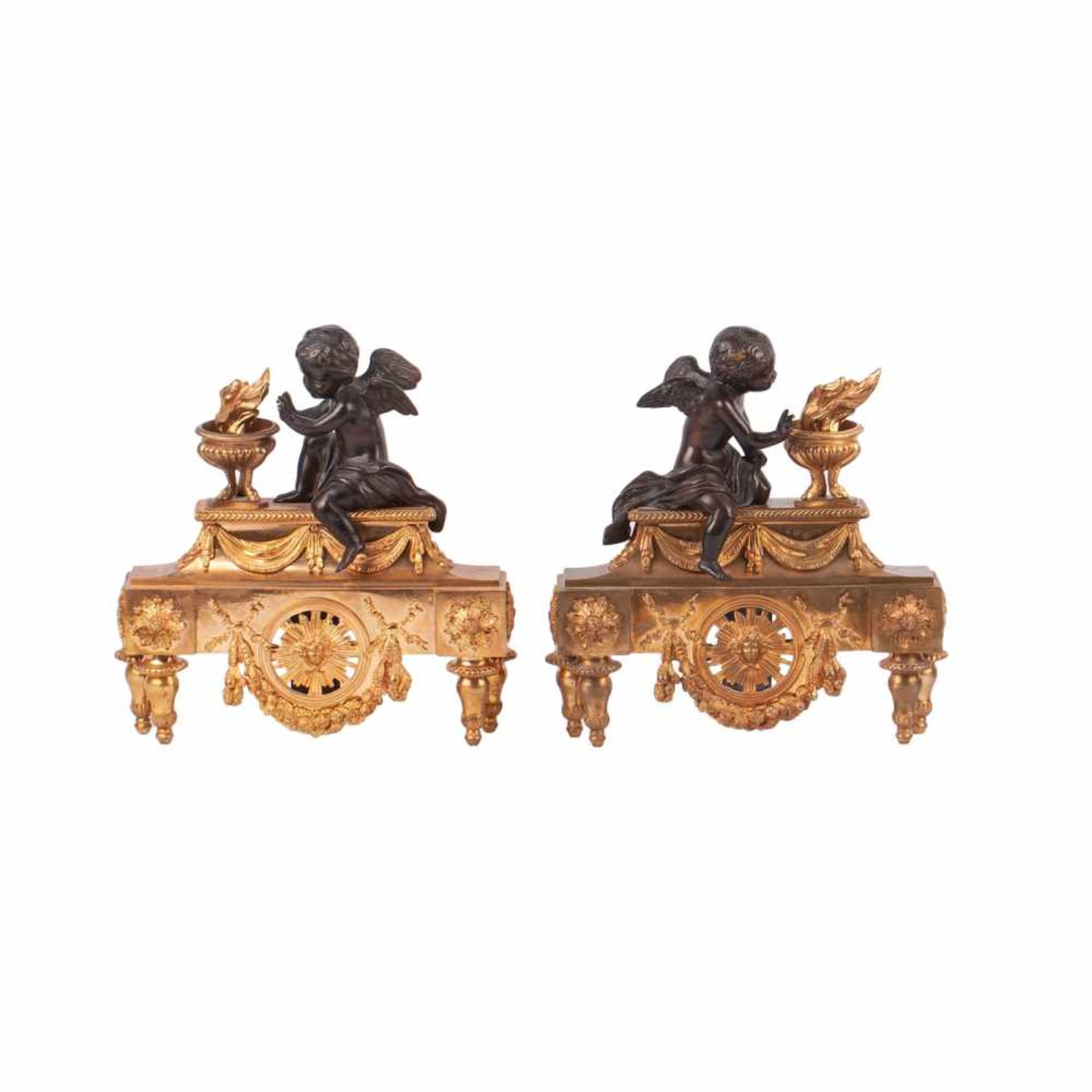 A pair of bronze sculptures for mantel clockA pair of French sculptures for mantel clock. Bronze,