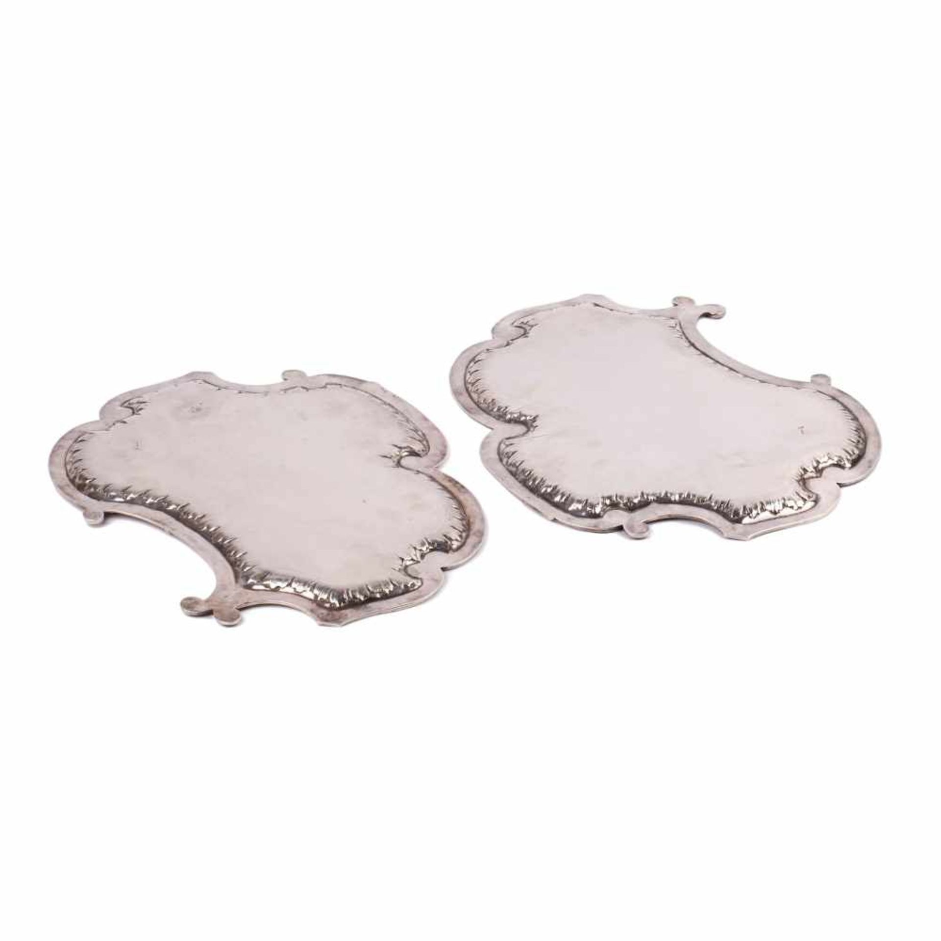 Two massive Russian silver trays. A. BraginTwo massive Russian silver trays with Rococo decorations. - Bild 2 aus 4