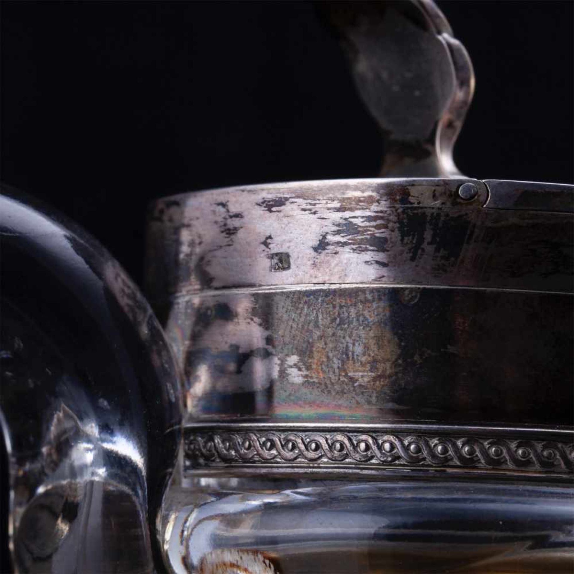 A Russian silver-gilt & cut-glass carafe. BolinA Russian Art Nouveau style silver-gilt and cut-glass - Bild 6 aus 7