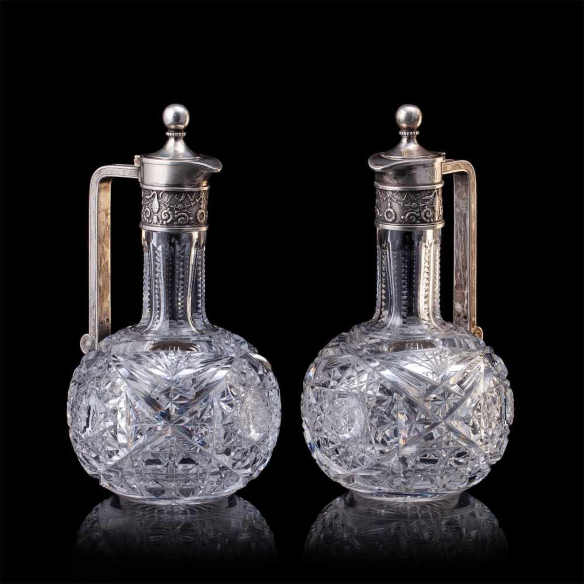 A pair of Faberge silver and cut-glass decantersA pair of Faberge silver-gilt and cut-glass - Bild 6 aus 9