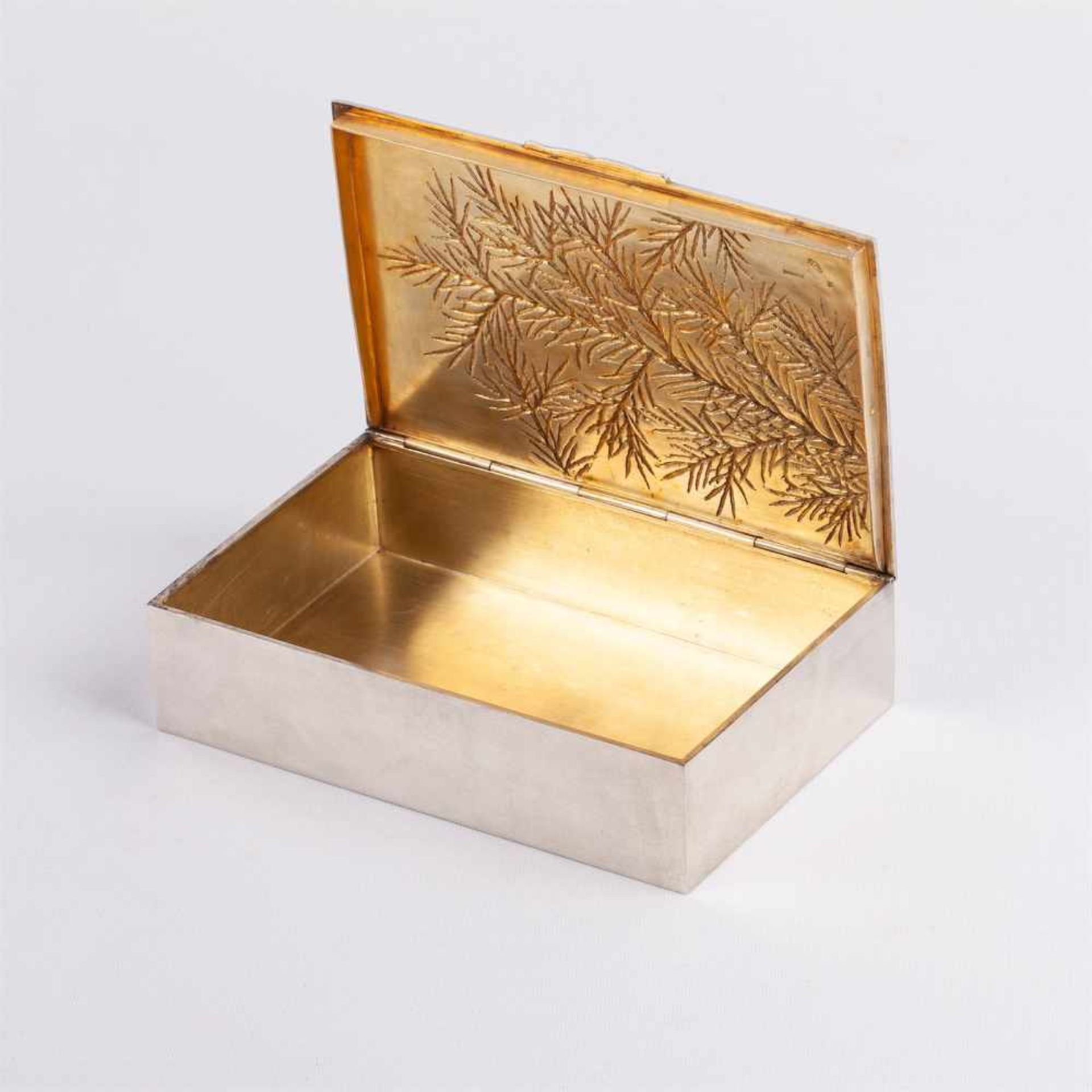 A Russian silver-gilt cigar box. MorozovA Russian silver-gilt cigar box with a floral decoration. - Image 2 of 6