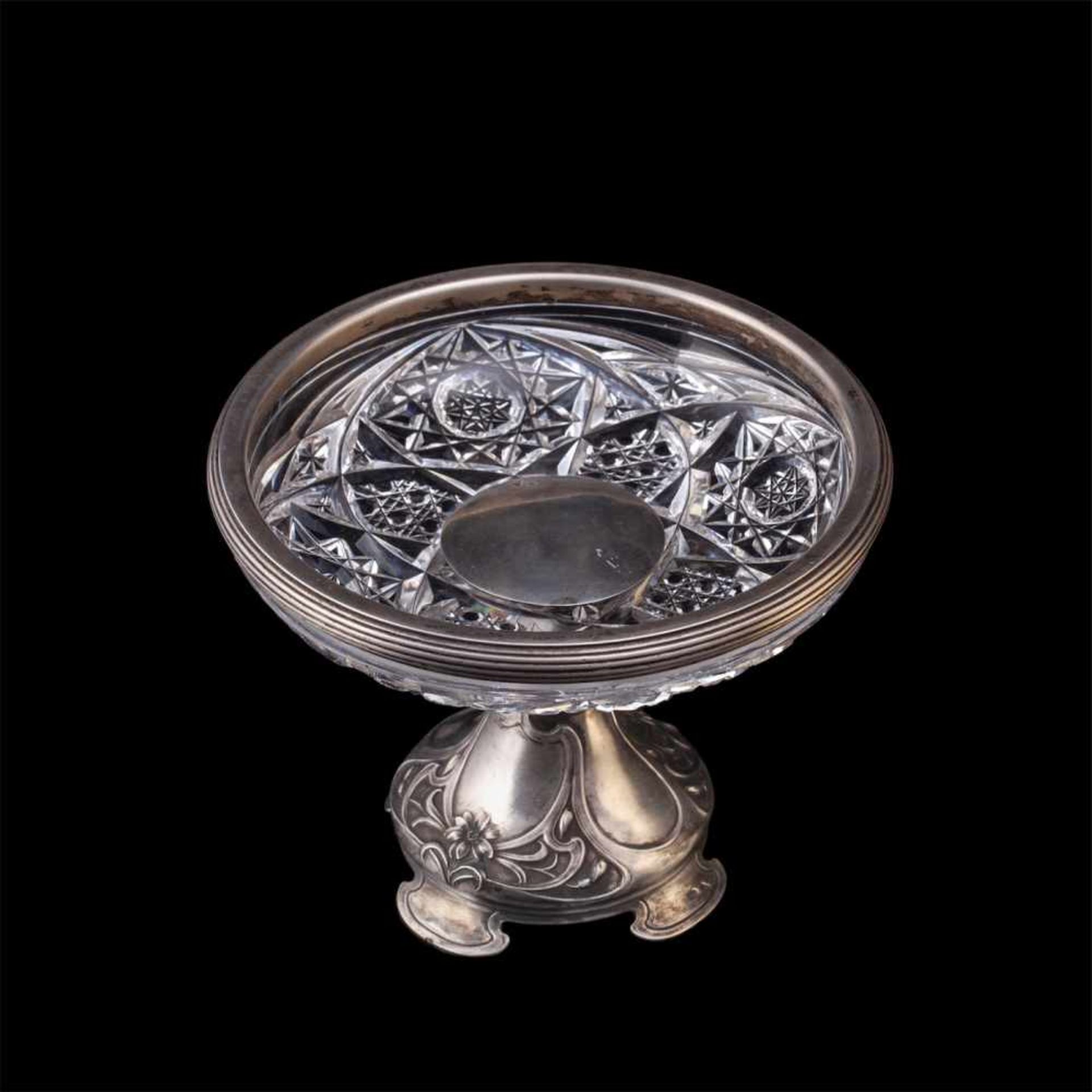 A Russian silver-gilt and cut-glass vase.A Russian Art Nouveau style silver-gilt and cut-glass vase. - Bild 2 aus 5