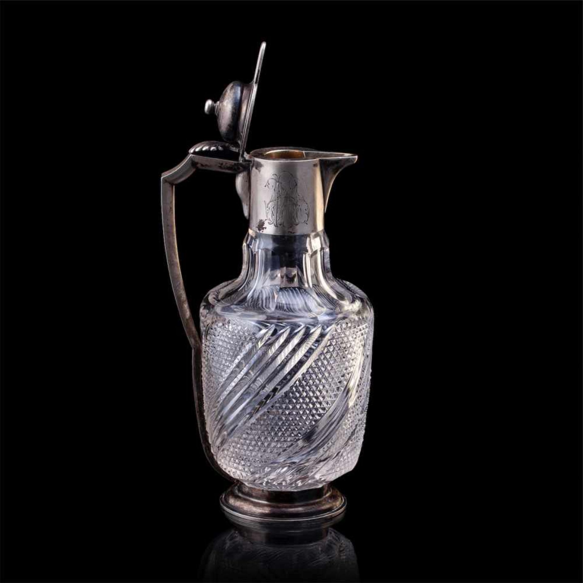 A Russian silver-gilt and cut-glass carafeA Russian silver-gilt and cut-glass carafe in neoclassical - Bild 2 aus 9