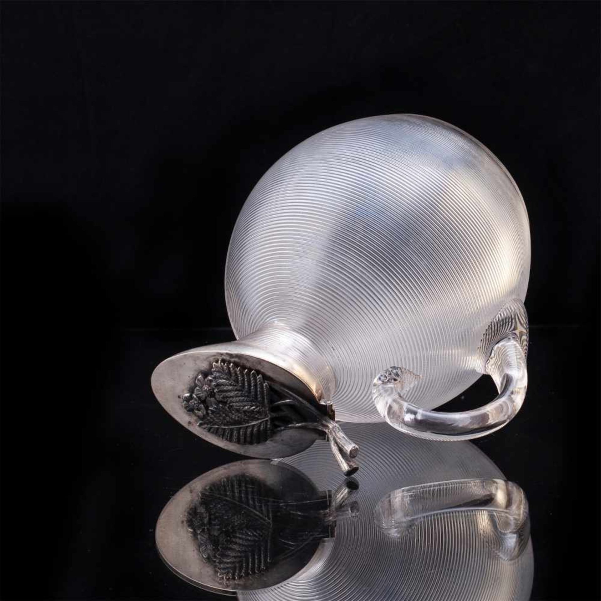 Elegant Faberge decanterAn elegant Faberge silver-gilt and cut-glass decanter with stopper facet - Bild 6 aus 7
