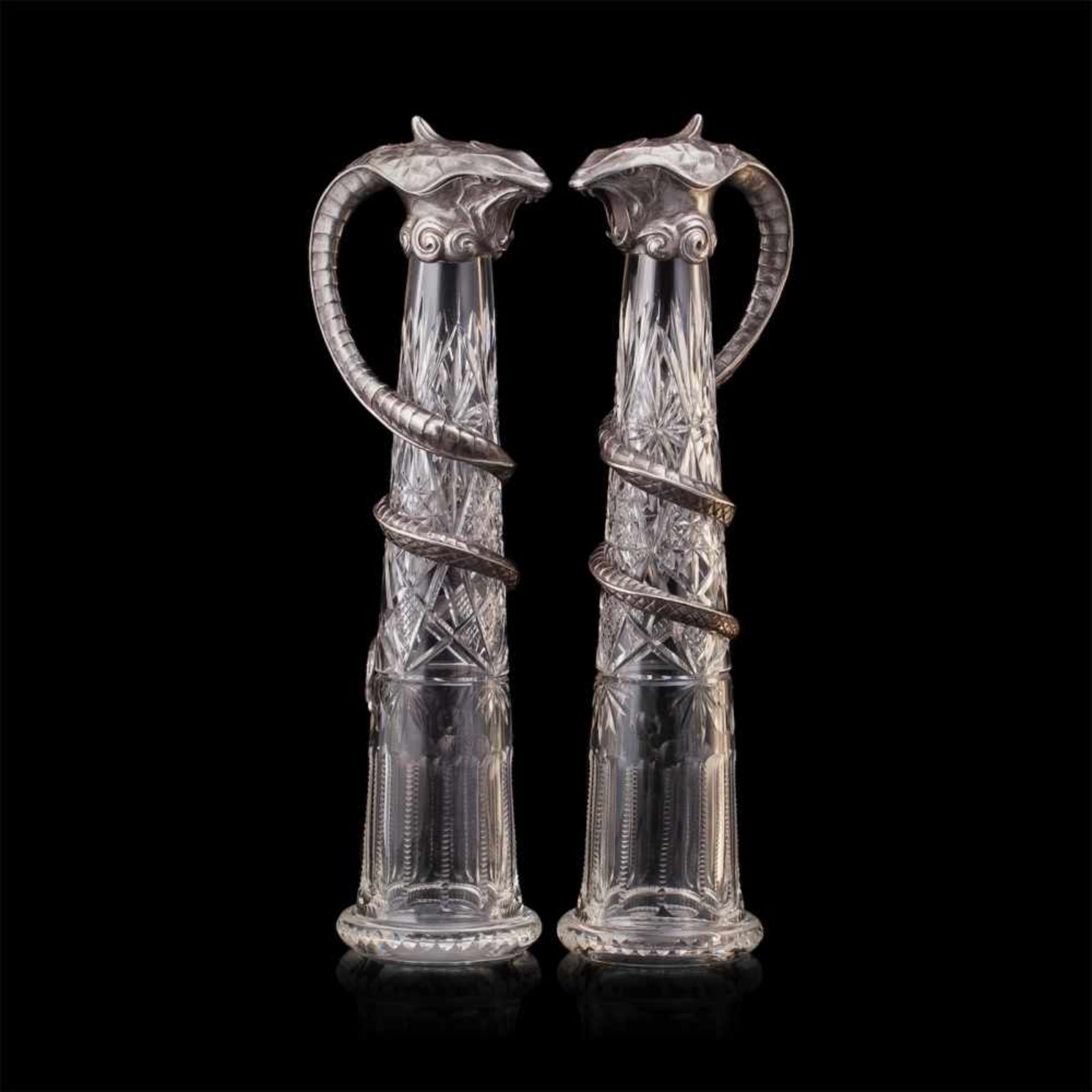 Pair of exceptional sculptural carafesA pair of exeptional Art Nouveau silver-gilt and cut-glass - Bild 4 aus 10