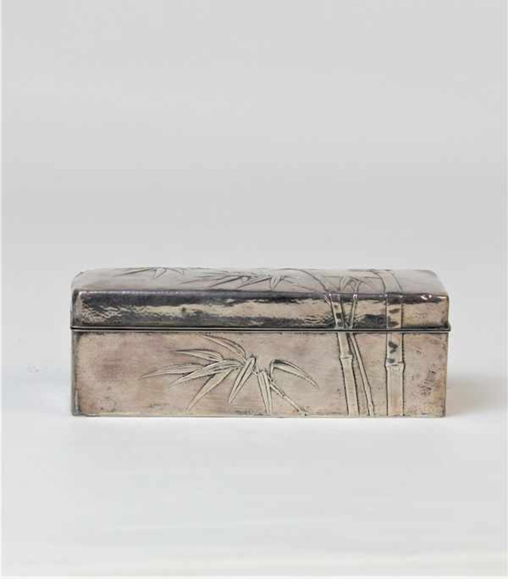 Silberdose " Bambussträucher ", China 19.Jhdt.Holz mit aufgelegtem Silber, getrieben Maße: ca. 12,