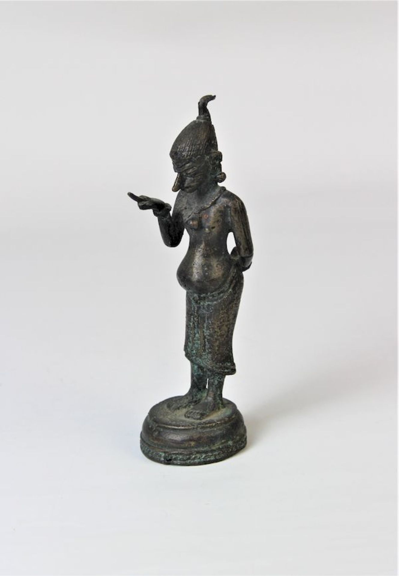 Bronzefigur einer stehenden Gottheit, Bali/Indonesien 18.Jhdt. o früherBronze patiniert Maße: ca. H. - Bild 2 aus 4