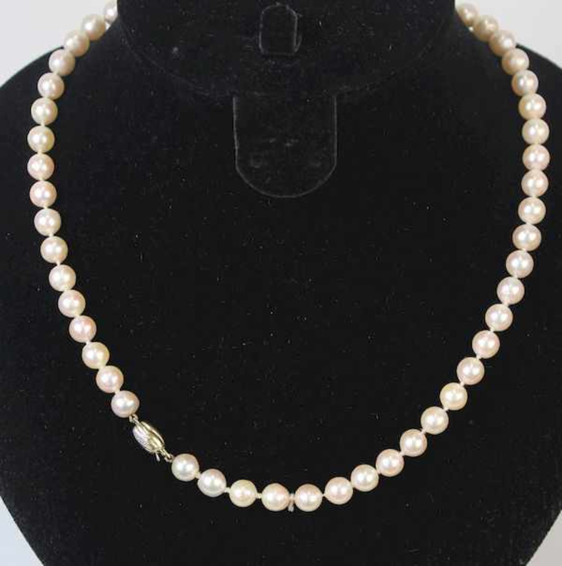 Perlenkette mit 585 er GoldverschlussL.46 cm Gewicht: ca. 30,1 g