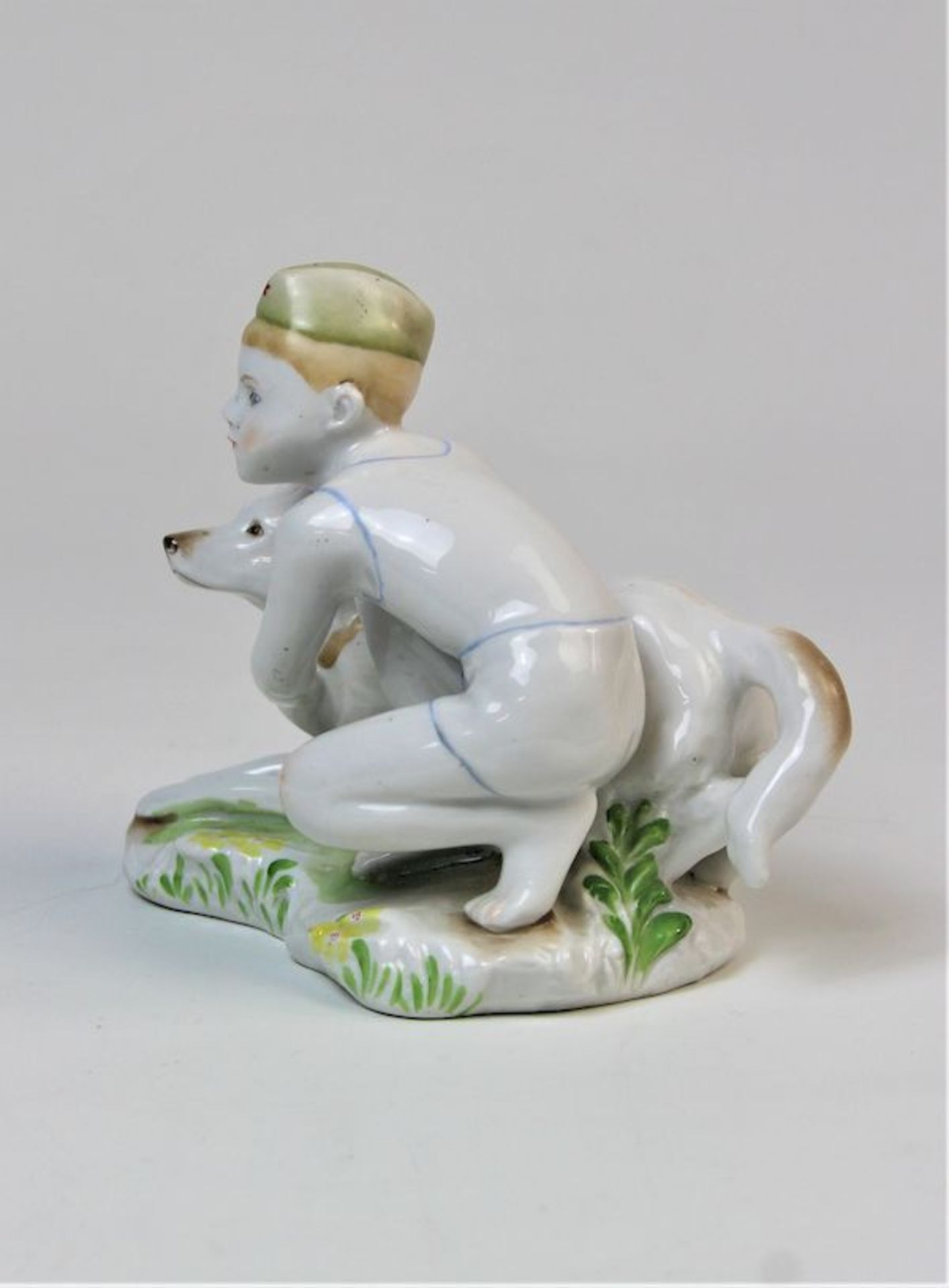 Sowjetische Porzellanfigur, " Sowjetischer Kadett mit Schäferhund "Porzellan,polychrome Malerei Am - Image 2 of 4
