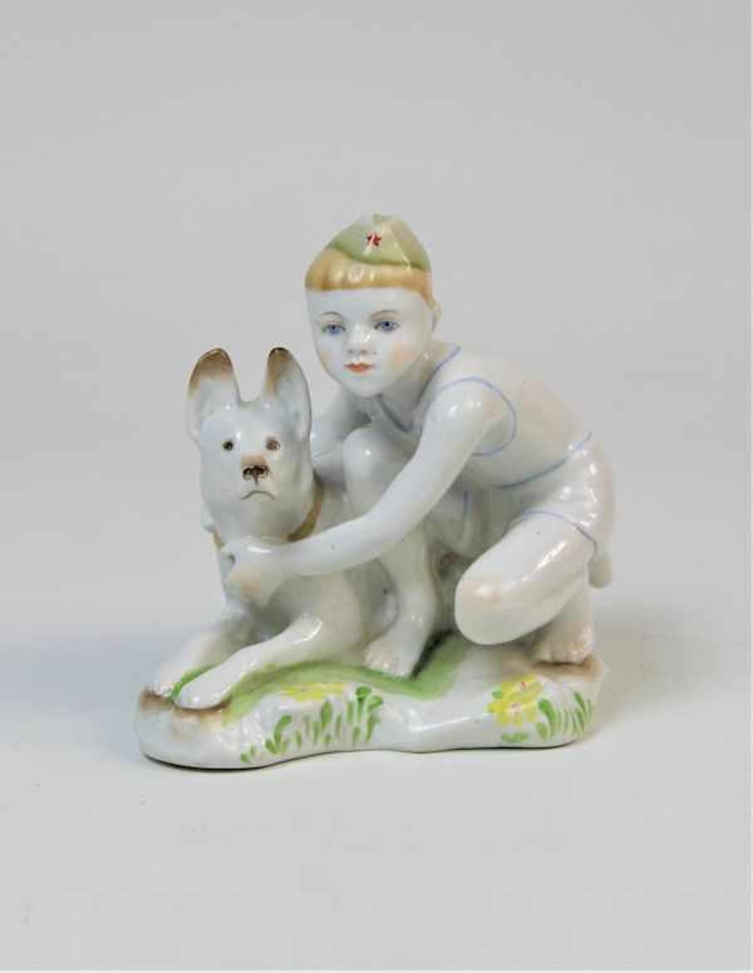 Sowjetische Porzellanfigur, " Sowjetischer Kadett mit Schäferhund "Porzellan,polychrome Malerei Am