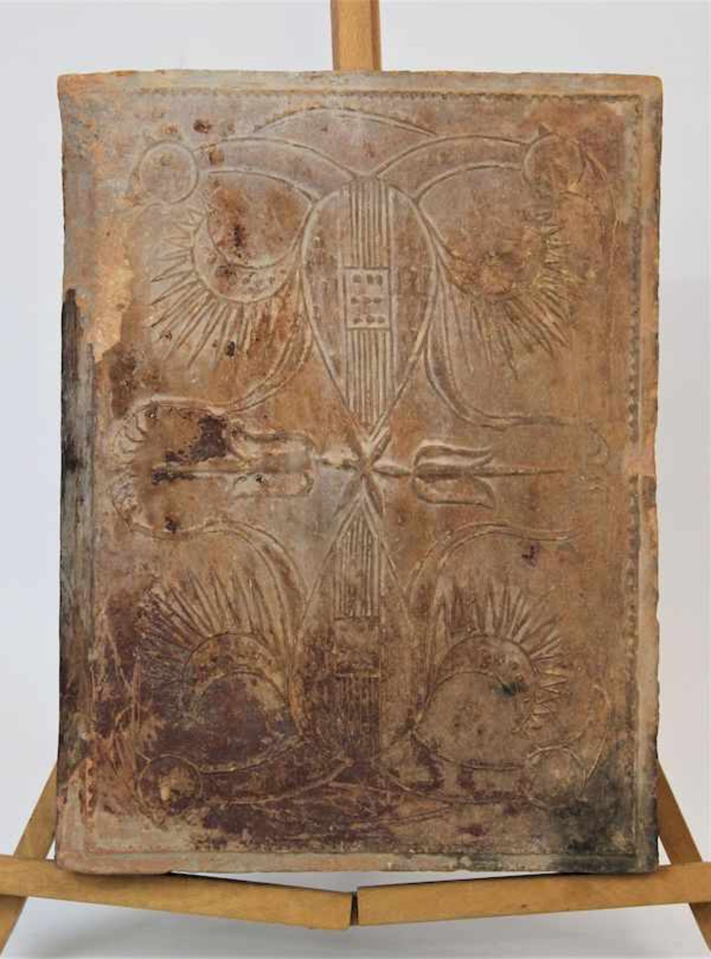 Ofenkachel,BarockHafner Ware,glasiert mit Reliefdekor Maße: ca. 27,5 cm x 28,5 cm