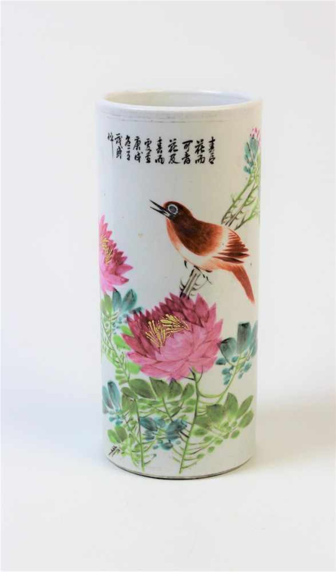Stangenvase China, Qing DynastiePorzellan mit polychromer Vogel- und Blumendarstellung Maße: ca.