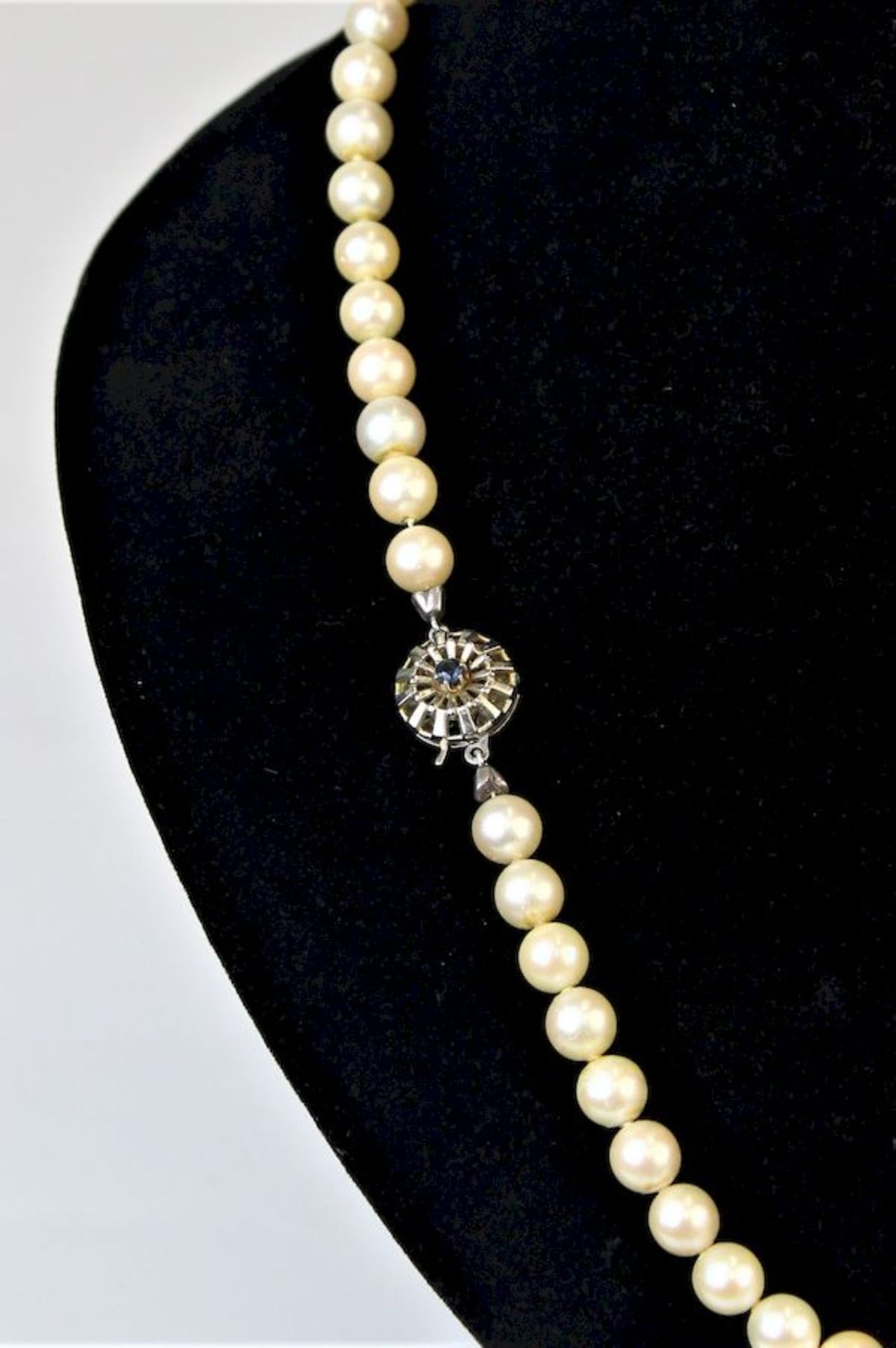 Perlenkette mit 585er Weißgold-VerschlussL.55 cm Gewicht: ca. 31 g - Image 2 of 2