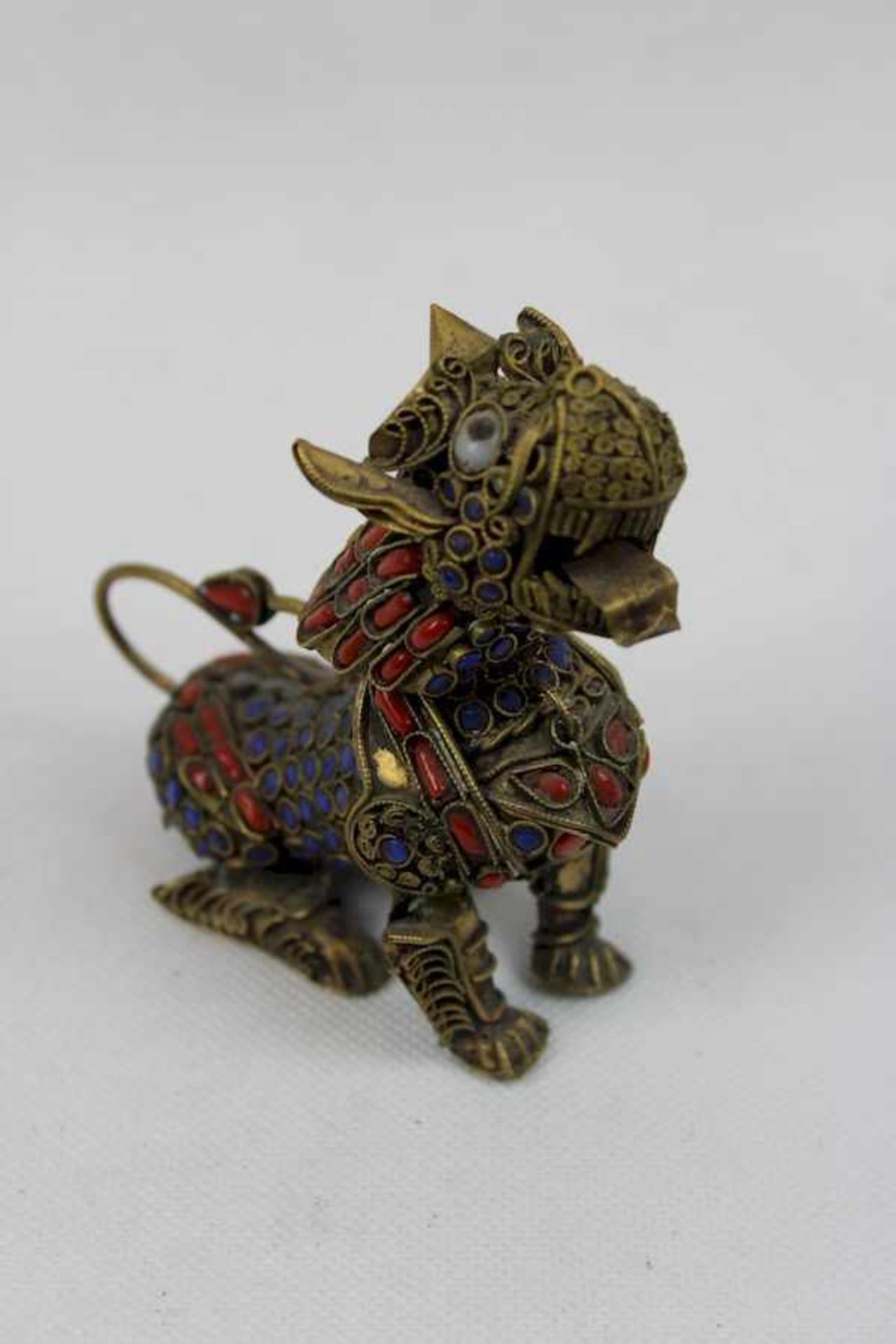 Qilin, Nepal 19. Jhdt.Messing mit Glaseinlagen ca. 9,5 x 8 cm