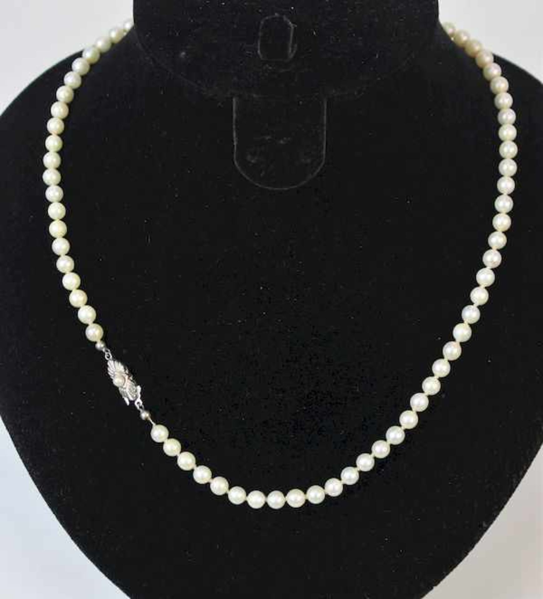 Perlenkette mit 333 er GoldverschlussL.50 cm Gewicht: ca. 16,7 g