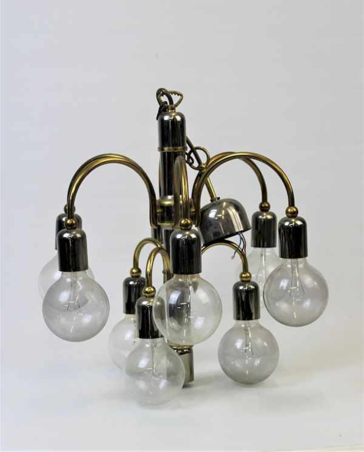 10-Armige-Designer Lampe, um 1960Metall verchromt und Messing Maße: ca. H. 47 cm, D. 41 cm