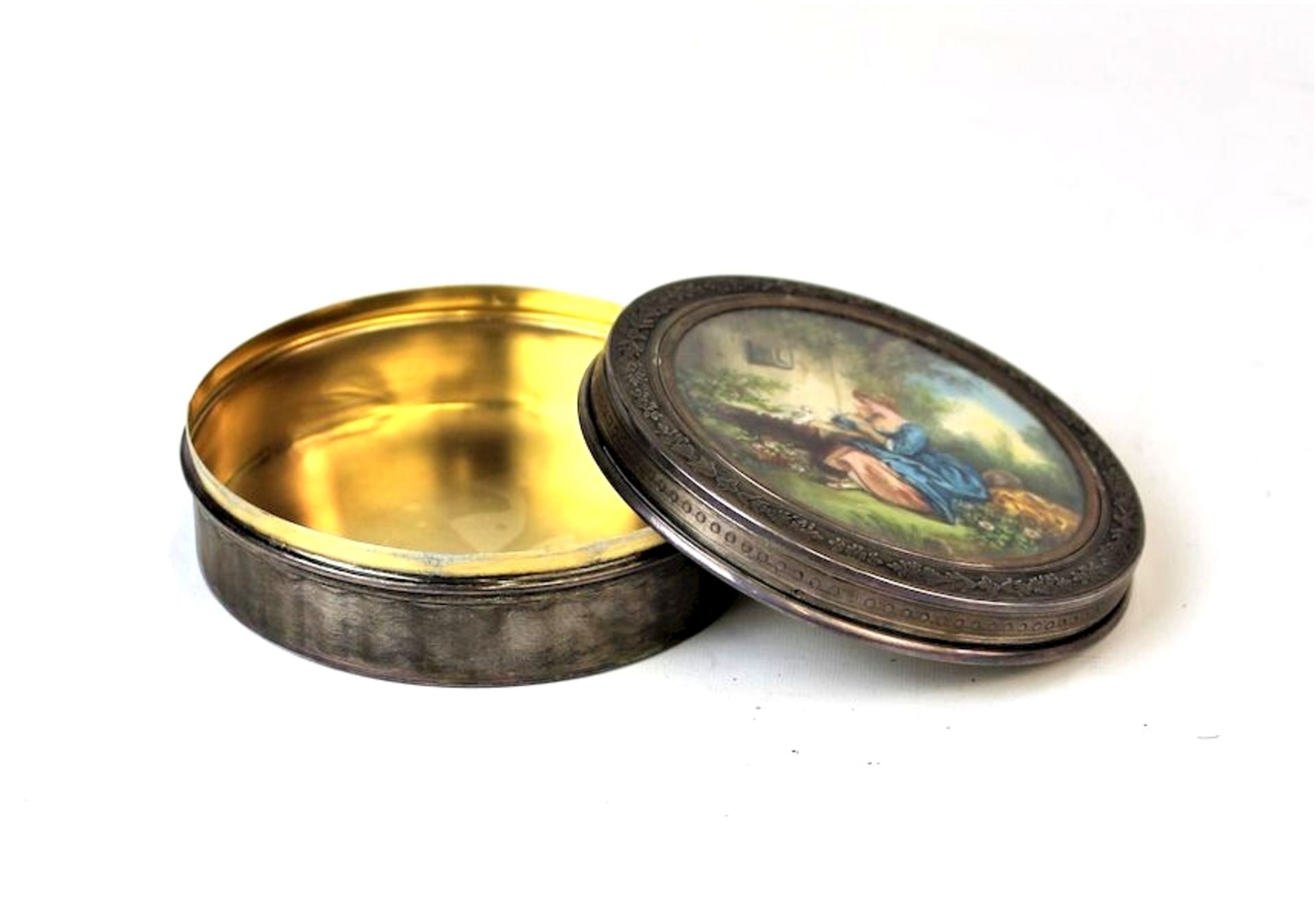 Silberne Deckeldose mit eingelegter MiniaturmalereiDose aus Silber, graviert und innen vergoldet auf - Bild 3 aus 5