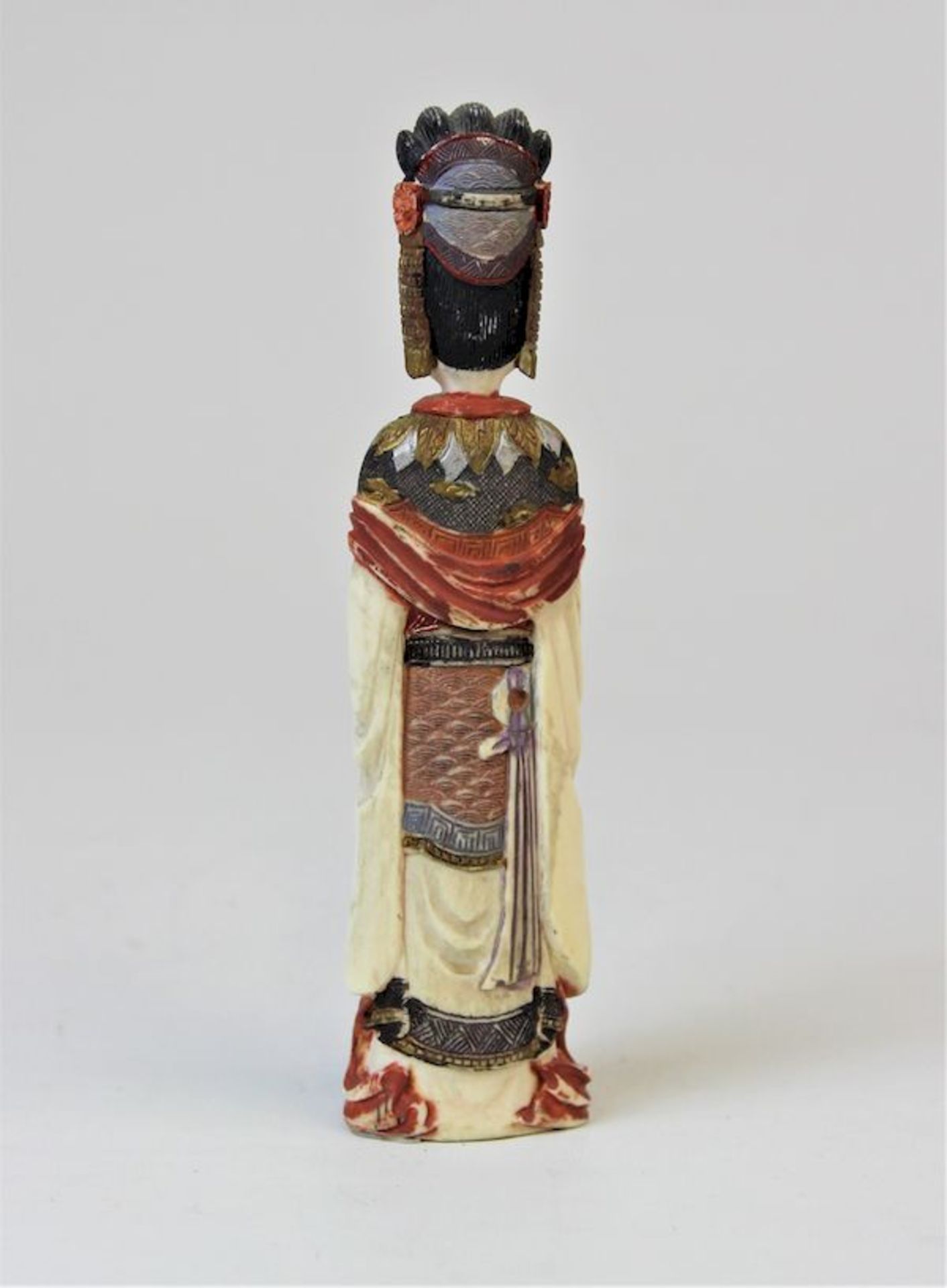 Elfenbeinfigur Hofdame, Qing DynastieElfenbein , geschnitzt mit polychromer Malerei Maße: ca. H. - Image 3 of 4