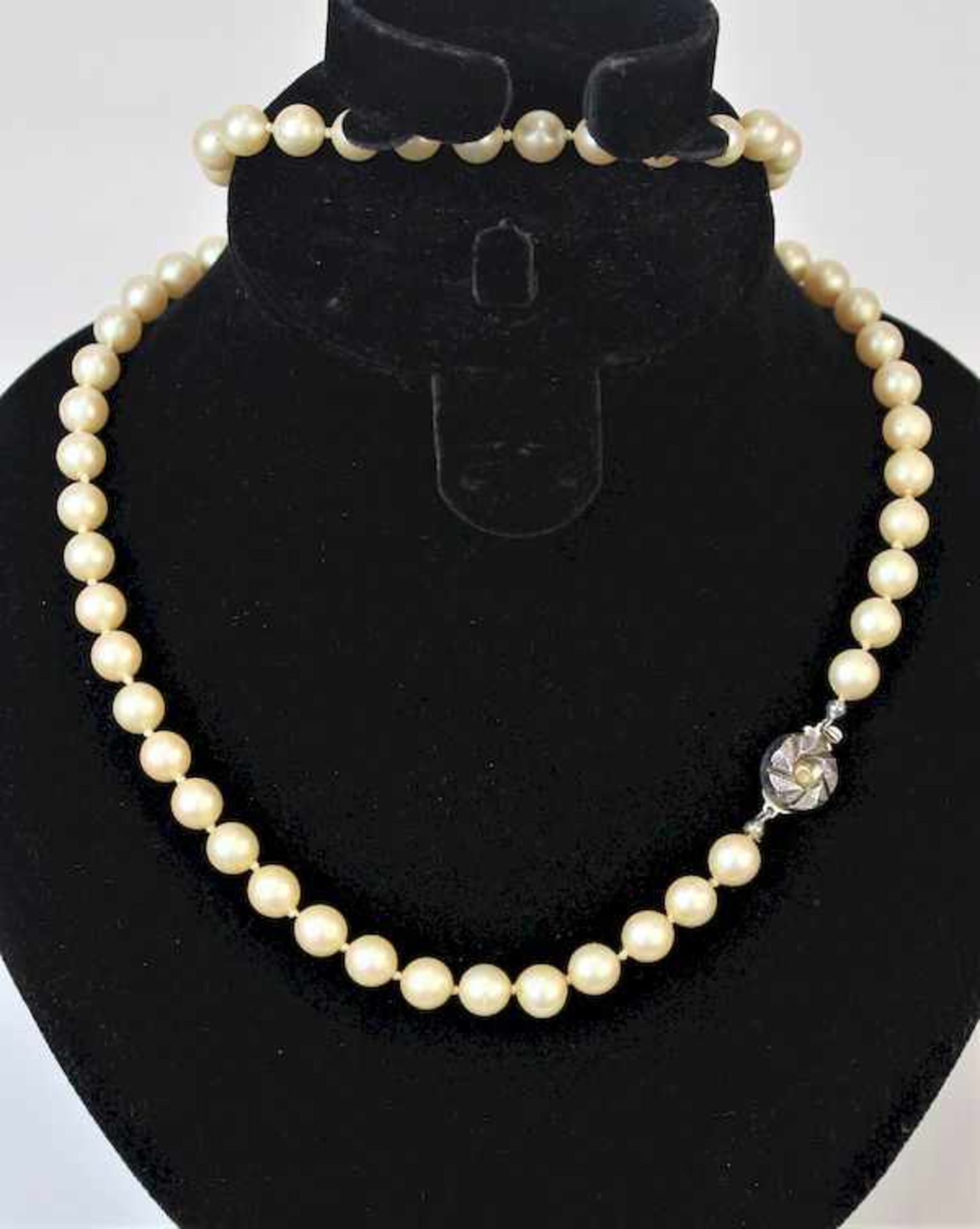 Perlenkette mit 925er SilberverschlussL.74 cm Gewicht: ca. 60,6 g