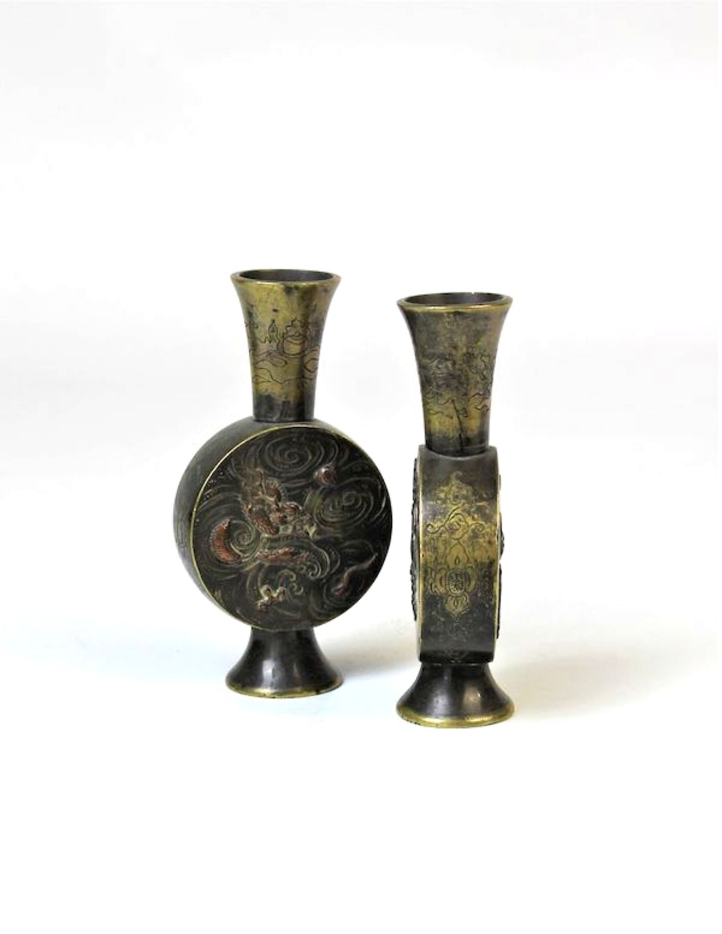 Zwei Bronzevasen mit Kupferauflagen, Japan 19.Jhdt.Bronze mit Vogel- und Drachenmotiven in Kupfer - Bild 2 aus 5