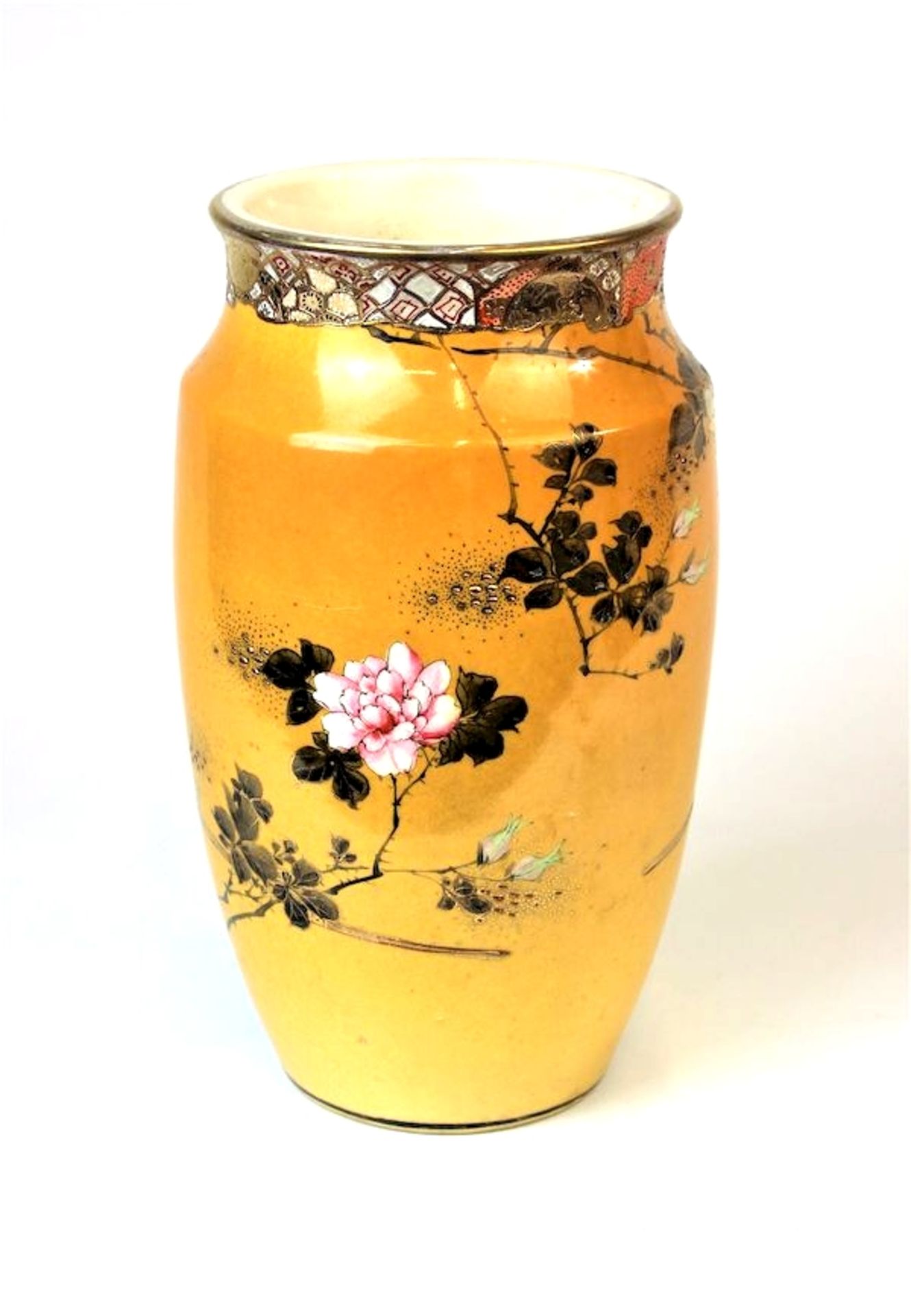 Vase, Meji - Zeit mit Vögel- und BlumenmotivenPolychrome Malerei mit Goldstaffage Bodenmarke Maße: - Image 3 of 5